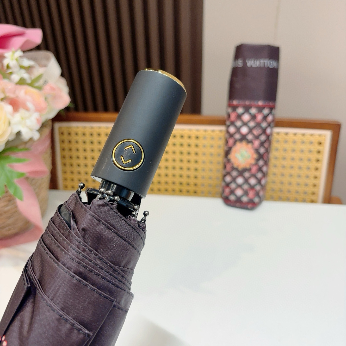 LOUIS VUITTON （路易威登）三折自动折叠晴雨伞 新涂层技术深色伞面 拥有令人惊喜的遮光效果