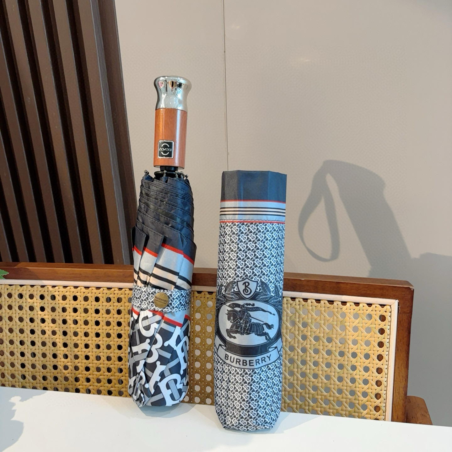  BURBERRY（巴宝莉） 三折自动折叠晴雨伞 年度巅峰之作 经典 高雅 时髦 这就是被称为英国BUR