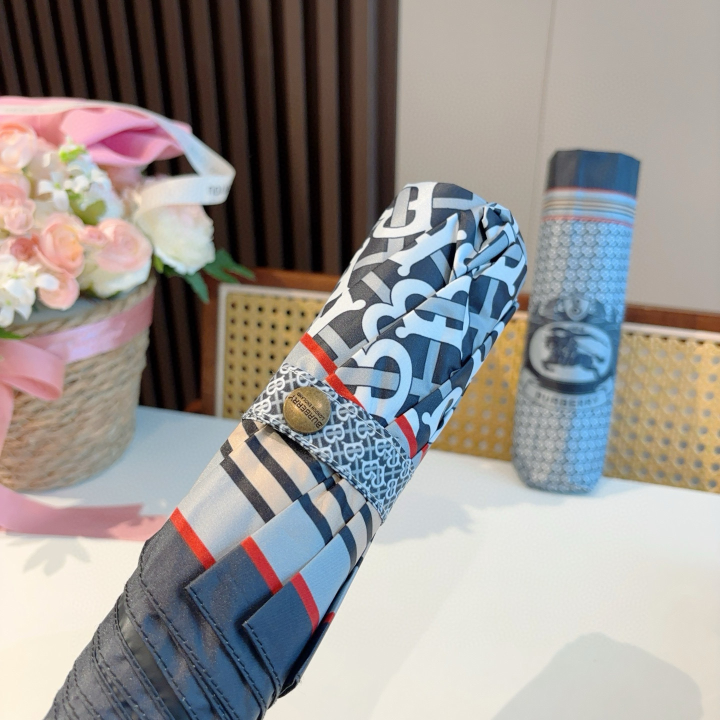  BURBERRY（巴宝莉） 三折自动折叠晴雨伞 年度巅峰之作 经典 高雅 时髦 这就是被称为英国BUR