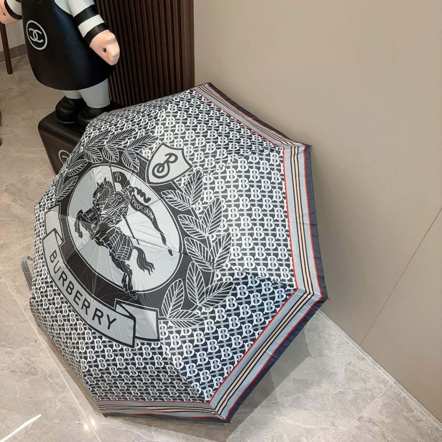  BURBERRY（巴宝莉） 三折自动折叠晴雨伞 年度巅峰之作 经典 高雅 时髦 这就是被称为英国BUR