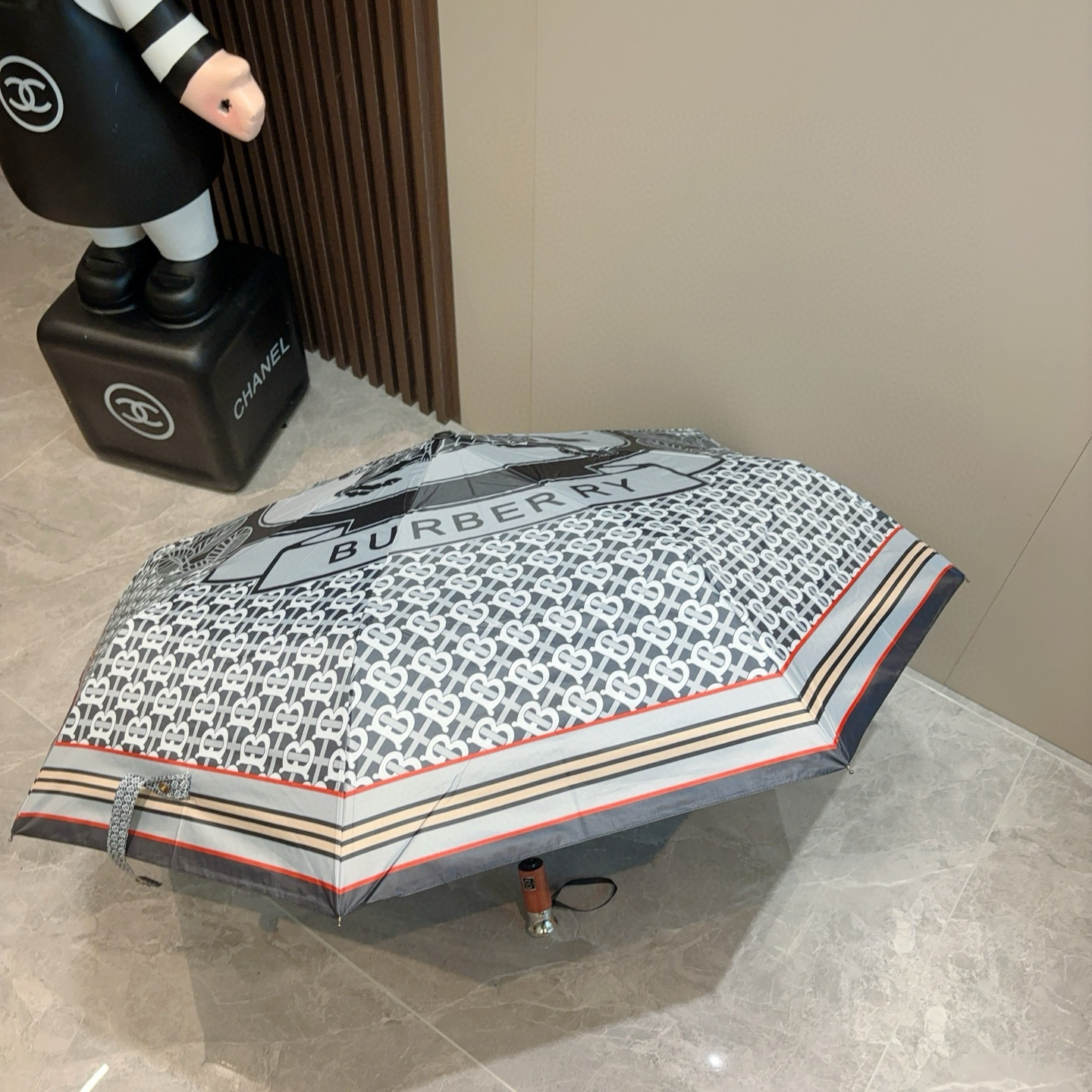  BURBERRY（巴宝莉） 三折自动折叠晴雨伞 年度巅峰之作 经典 高雅 时髦 这就是被称为英国BUR
