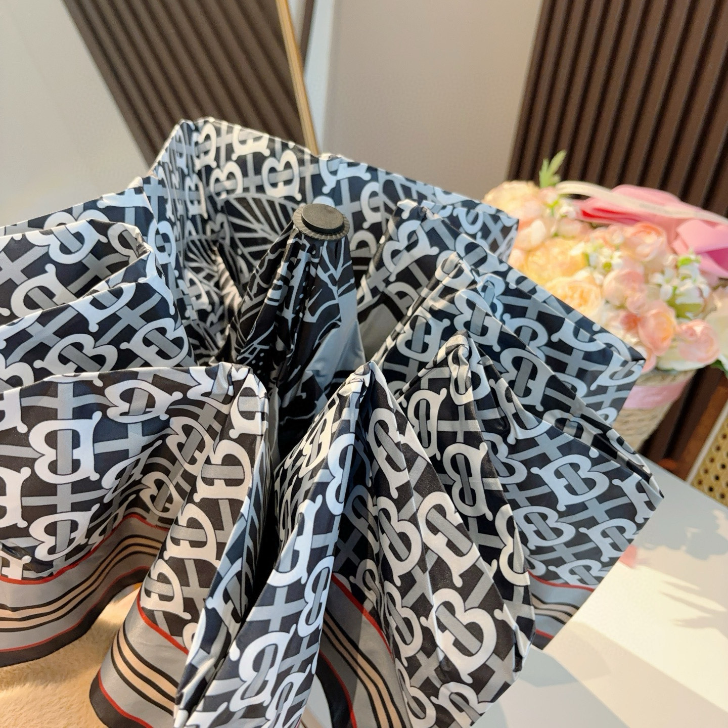  BURBERRY（巴宝莉） 三折自动折叠晴雨伞 年度巅峰之作 经典 高雅 时髦 这就是被称为英国BUR