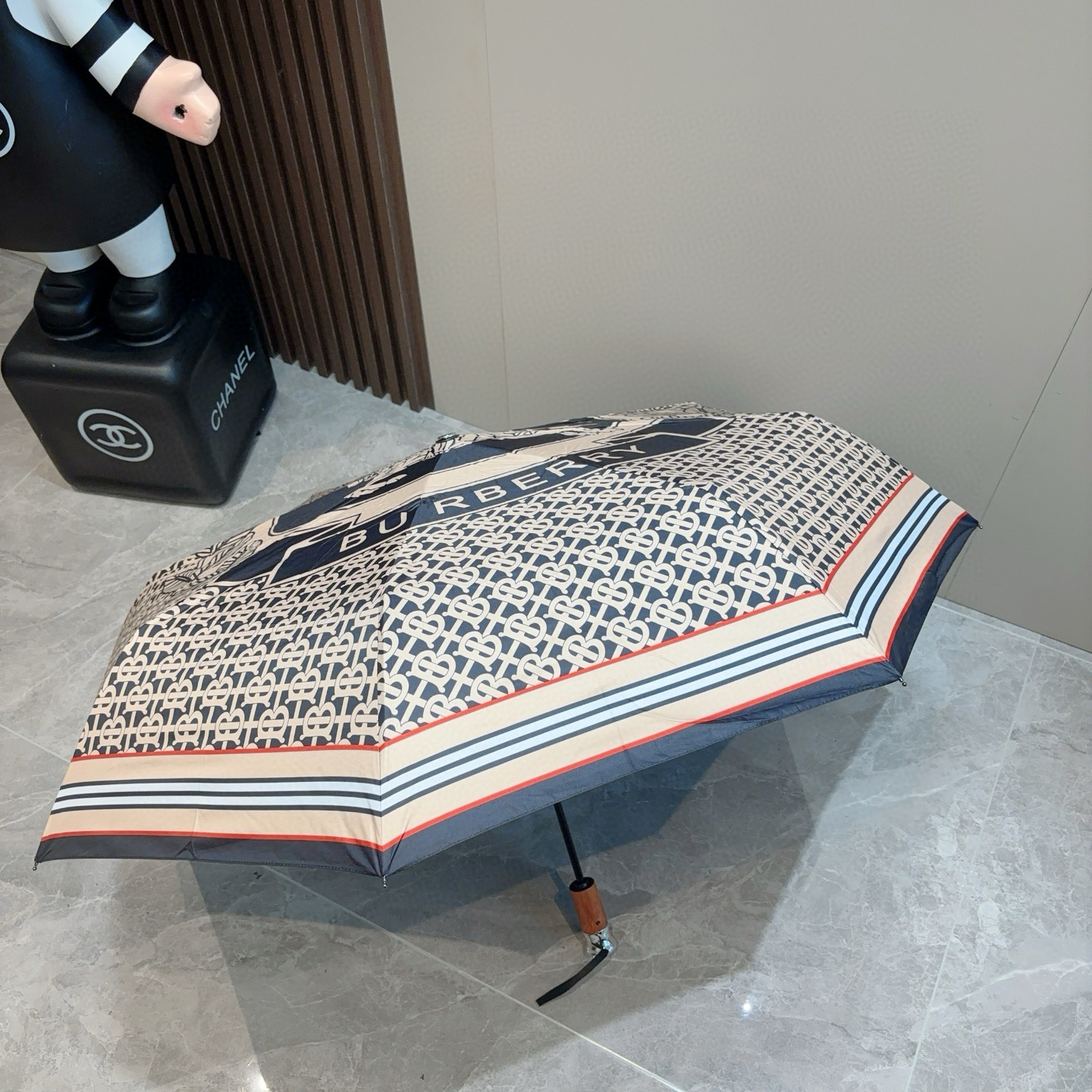  BURBERRY（巴宝莉） 三折自动折叠晴雨伞 年度巅峰之作 经典 高雅 时髦 这就是被称为英国BUR