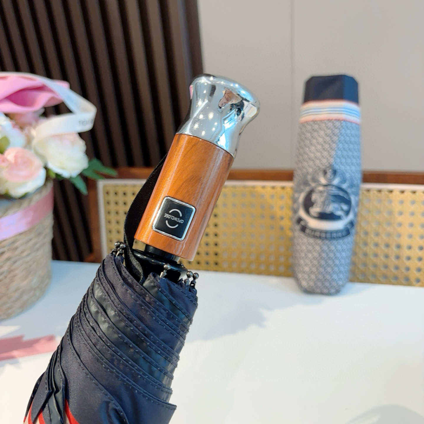  BURBERRY（巴宝莉） 三折自动折叠晴雨伞 年度巅峰之作 经典 高雅 时髦 这就是被称为英国BUR