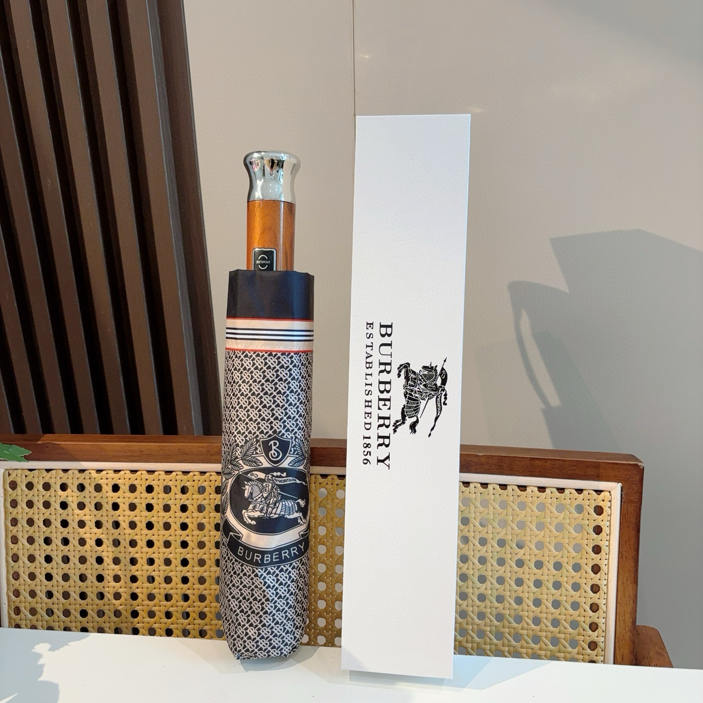  BURBERRY（巴宝莉） 三折自动折叠晴雨伞 年度巅峰之作 经典 高雅 时髦 这就是被称为英国BUR