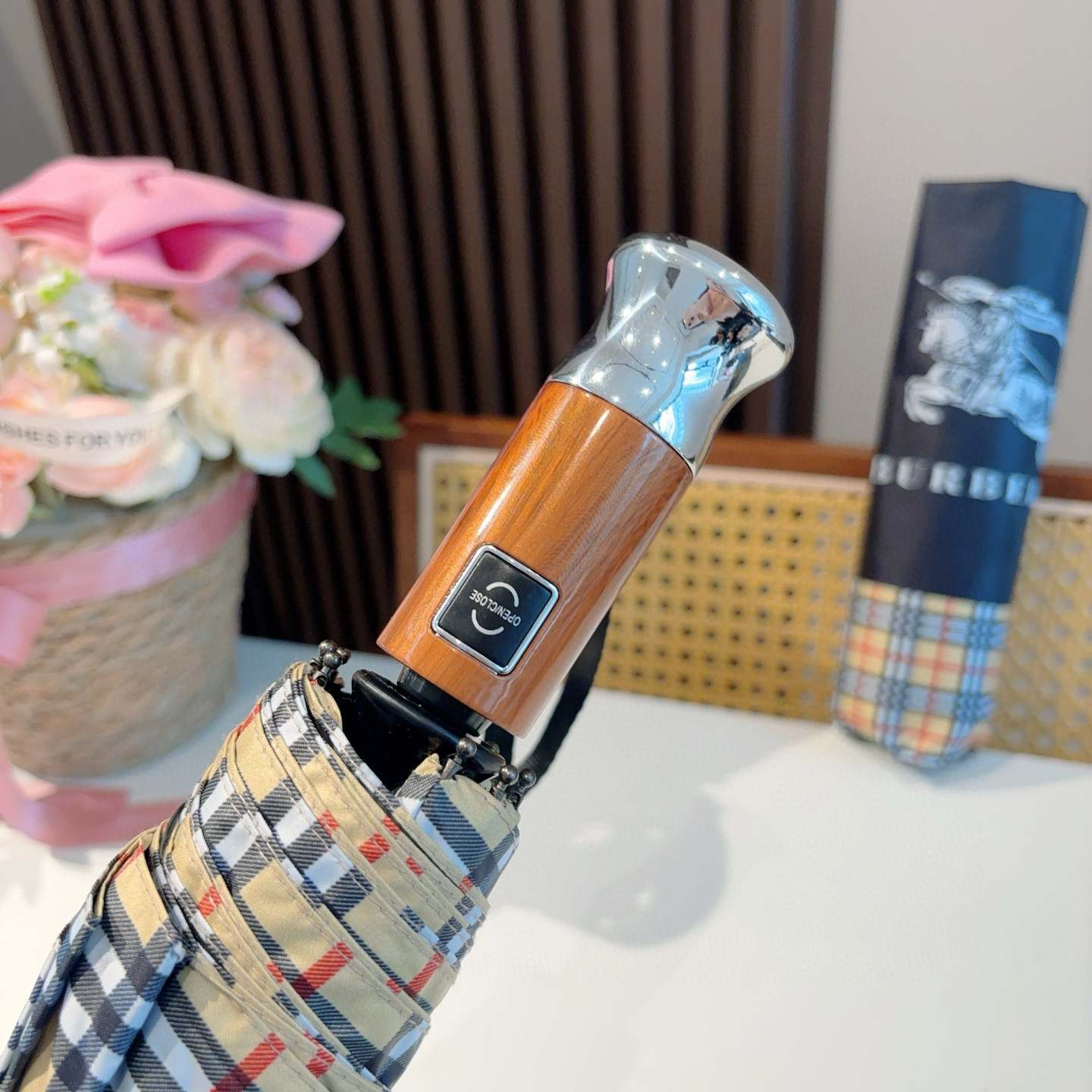  BURBERRY（巴宝莉） 三折自动折叠晴雨伞 年度巅峰之作 经典 高雅 时髦 这就是被称为英国BUR