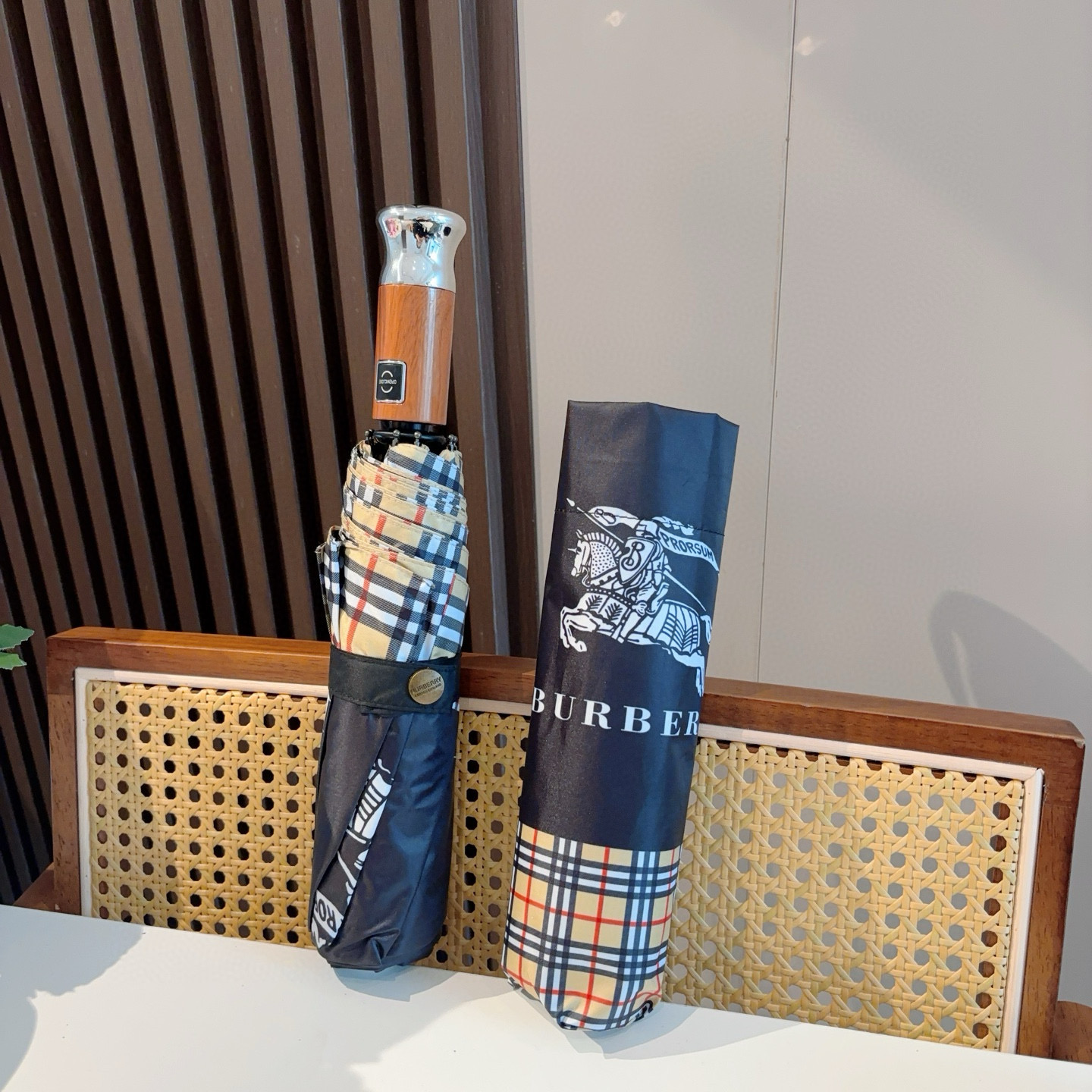  BURBERRY（巴宝莉） 三折自动折叠晴雨伞 年度巅峰之作 经典 高雅 时髦 这就是被称为英国BUR