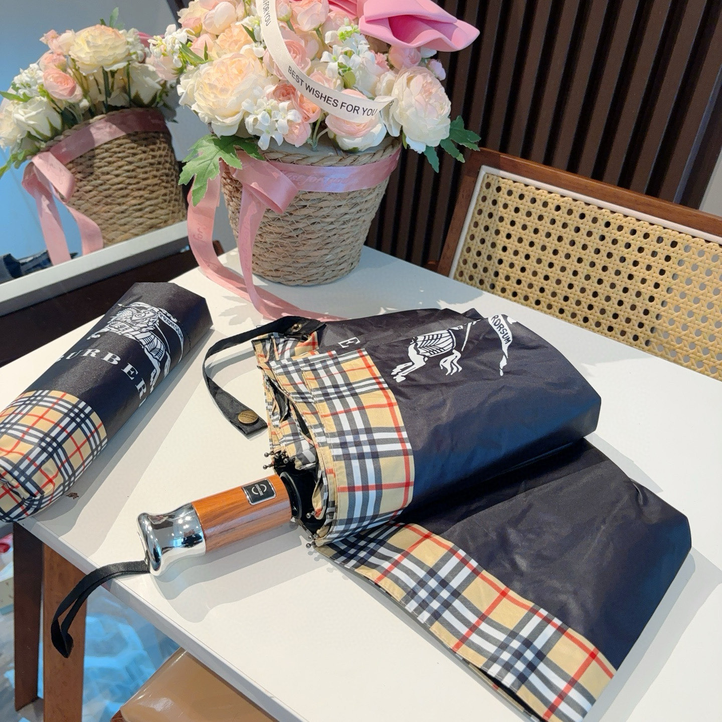  BURBERRY（巴宝莉） 三折自动折叠晴雨伞 年度巅峰之作 经典 高雅 时髦 这就是被称为英国BUR