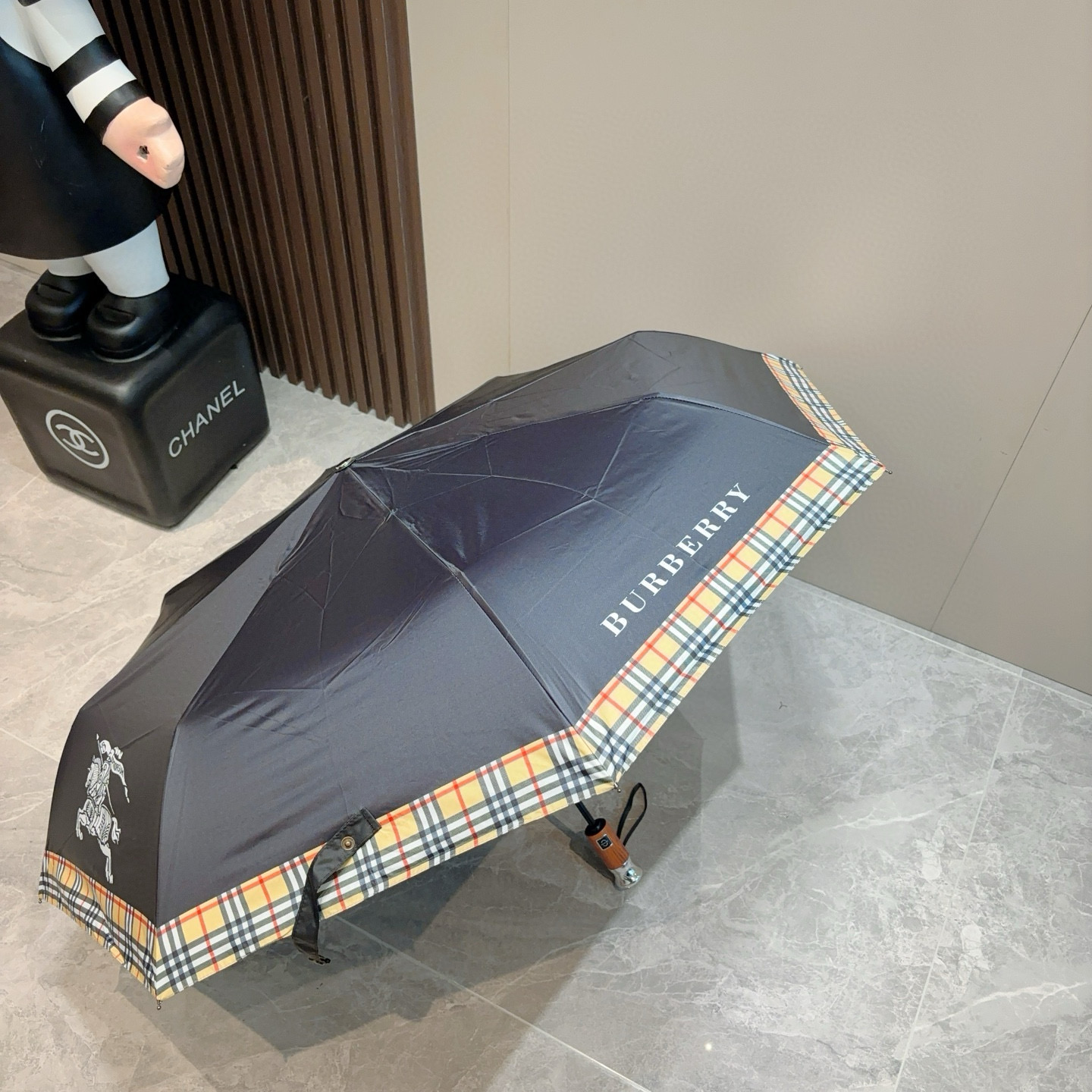  BURBERRY（巴宝莉） 三折自动折叠晴雨伞 年度巅峰之作 经典 高雅 时髦 这就是被称为英国BUR