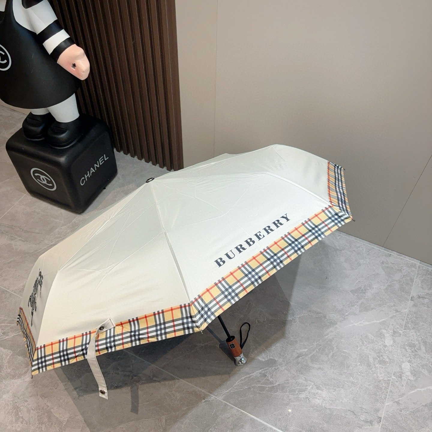  BURBERRY（巴宝莉） 三折自动折叠晴雨伞 年度巅峰之作 经典 高雅 时髦 这就是被称为英国BUR