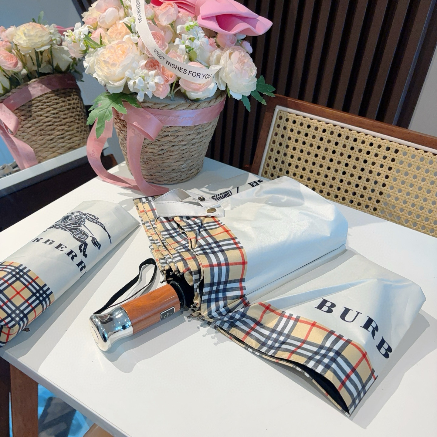  BURBERRY（巴宝莉） 三折自动折叠晴雨伞 年度巅峰之作 经典 高雅 时髦 这就是被称为英国BUR