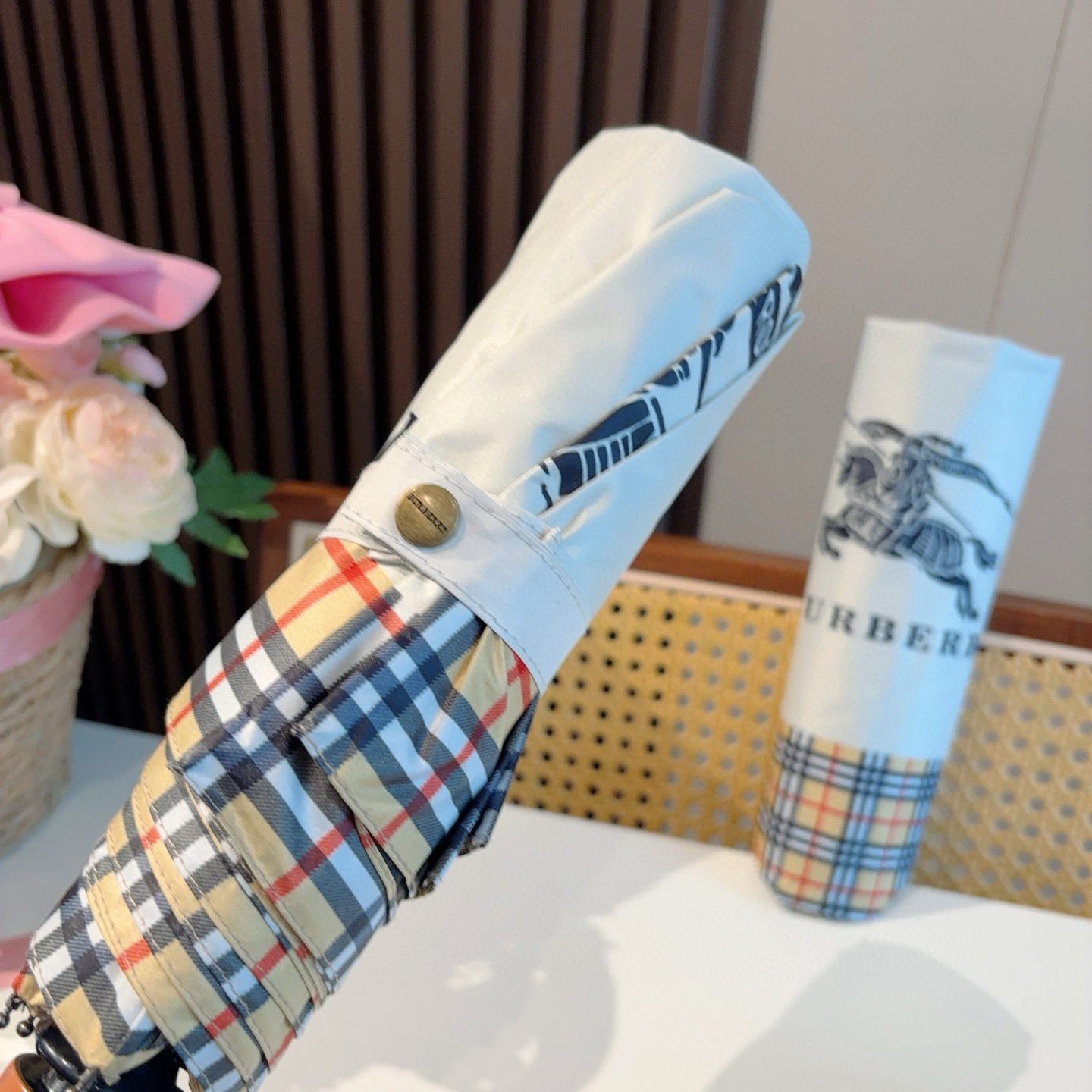  BURBERRY（巴宝莉） 三折自动折叠晴雨伞 年度巅峰之作 经典 高雅 时髦 这就是被称为英国BUR