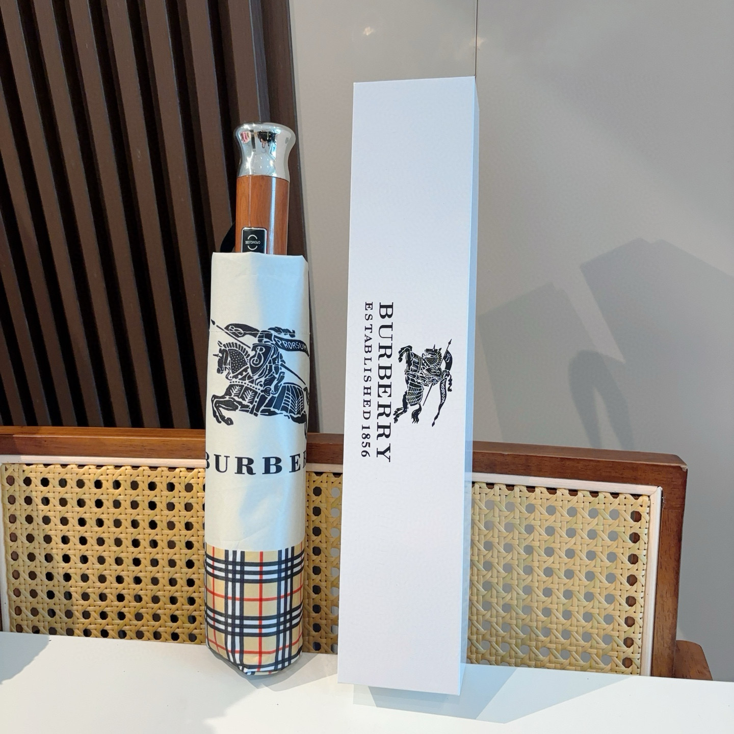  BURBERRY（巴宝莉） 三折自动折叠晴雨伞 年度巅峰之作 经典 高雅 时髦 这就是被称为英国BUR