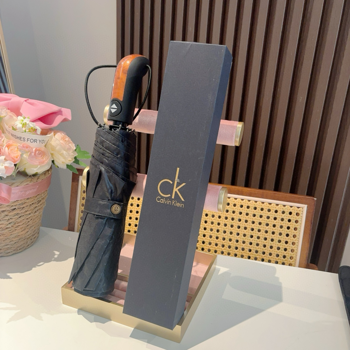  CK 新款 男士 暗纹字母 三折手开折叠晴雨伞 做工精细 气质 时尚 炒鸡好看！防紫外线 人手必备 ！