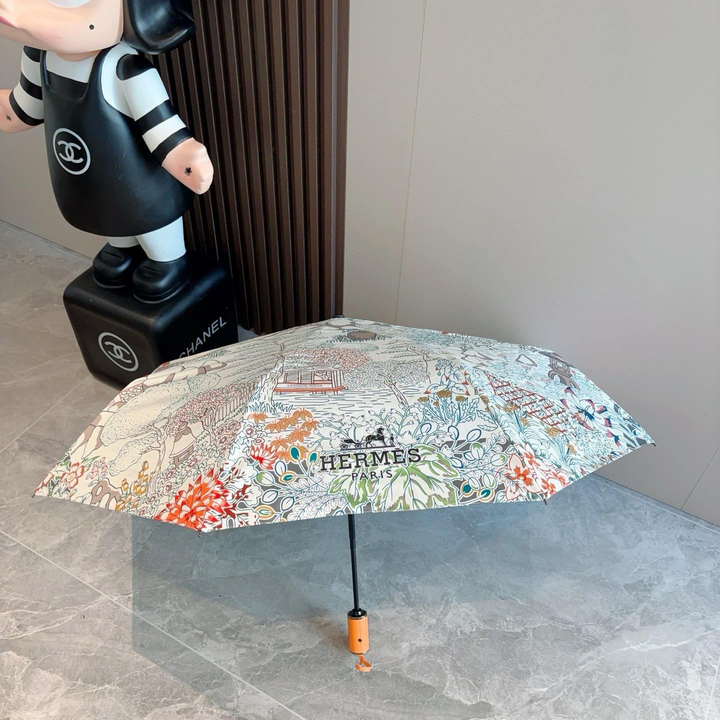 爱马仕（Hermès）   新款 极品H家三折自动伞重磅呈现 以其精湛的工艺技术和源源不断的想像力 新涂
