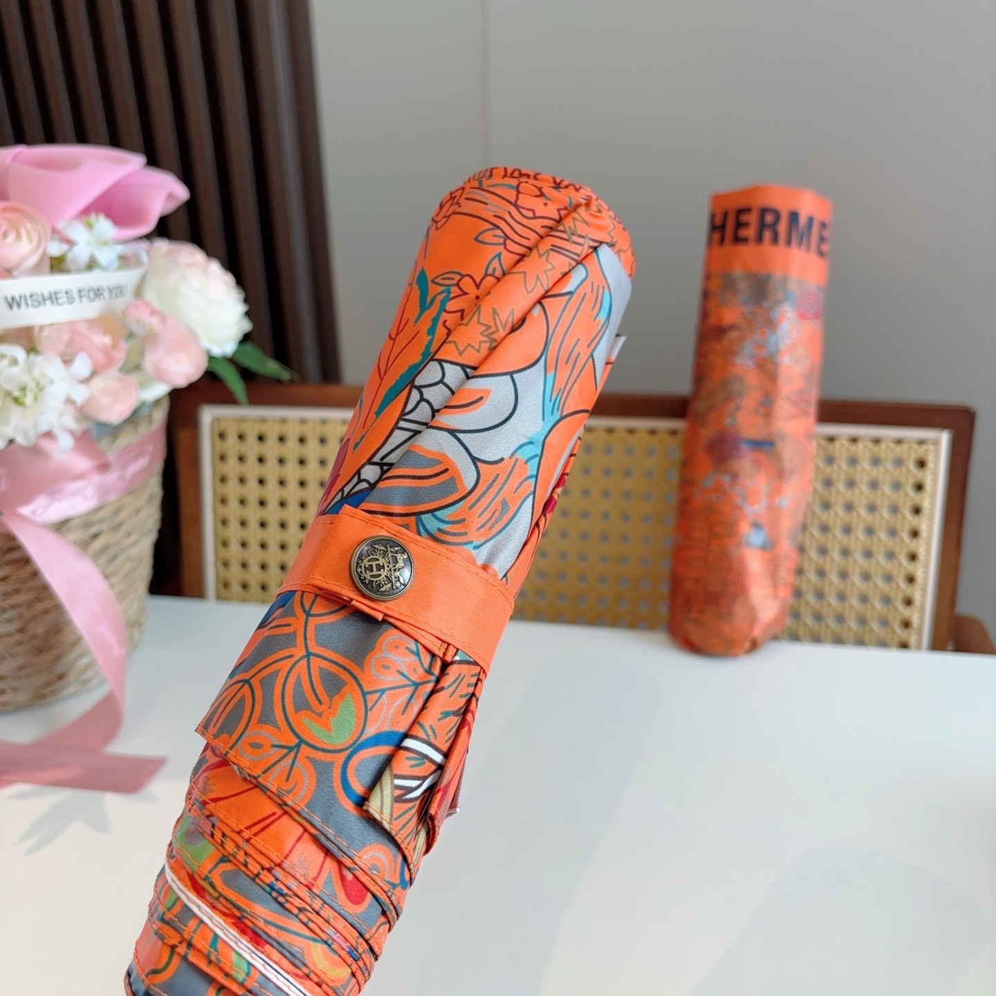 爱马仕（Hermès）   新款 极品H家三折自动伞重磅呈现 以其精湛的工艺技术和源源不断的想像力 新涂