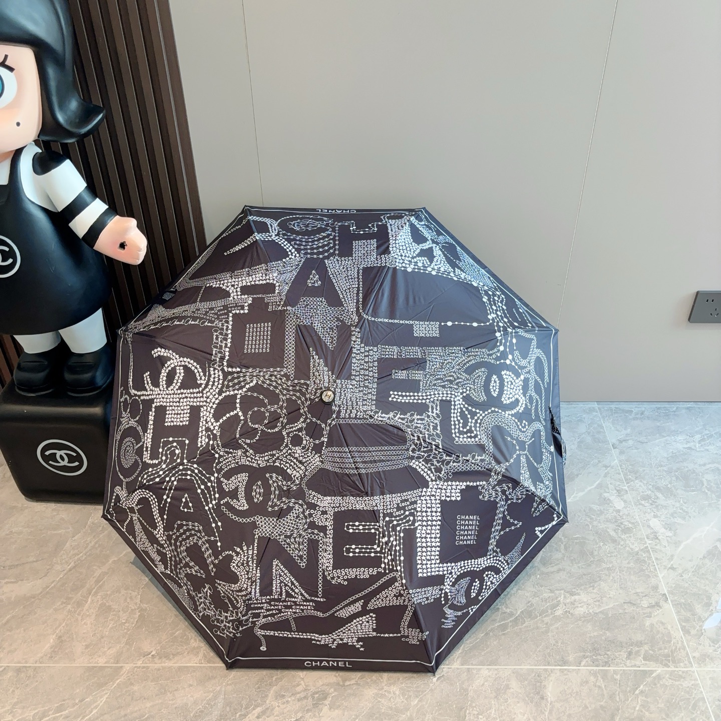 CHANEL（香奈儿）经典款 三折手开折叠晴雨伞 做工精细 气质 时尚 炒鸡好看！防紫外线 人手必备 ！