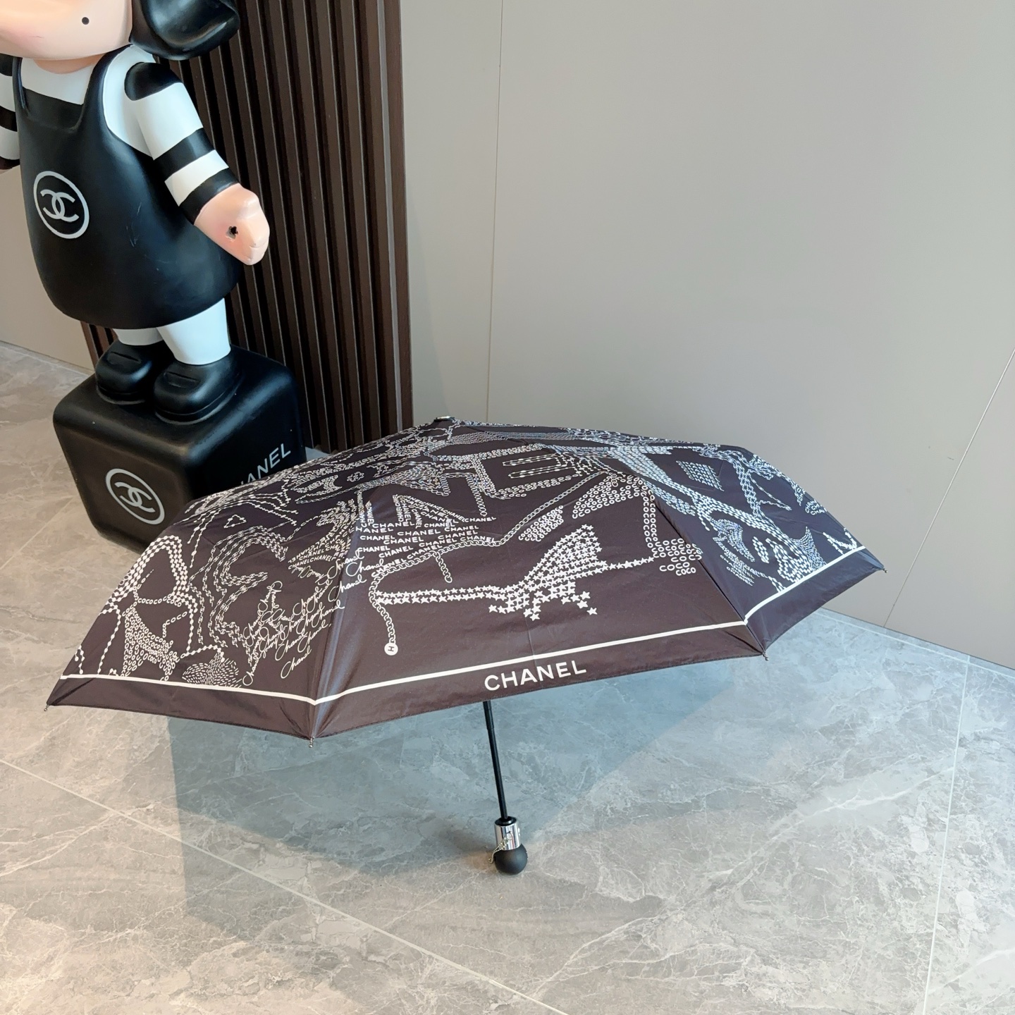CHANEL（香奈儿）经典款 三折手开折叠晴雨伞 做工精细 气质 时尚 炒鸡好看！防紫外线 人手必备 ！