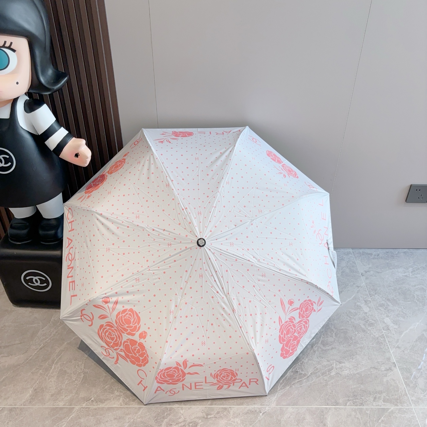 CHANEL（香奈儿）玫瑰柄 三折手开折叠晴雨伞 做工精细 气质 时尚 炒鸡好看！防紫外线 人手必备 ！