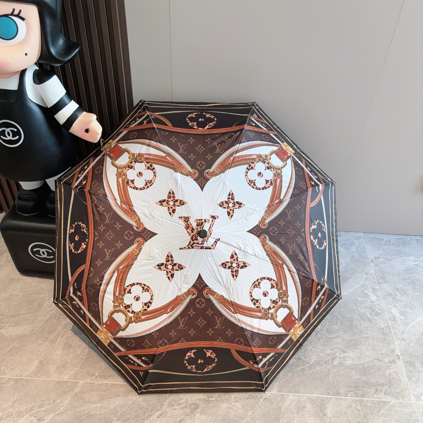  LOUIS VUITTON （路易威登）三折自动折叠晴雨伞 新涂层技术深色伞面 拥有令人惊喜的遮光效果