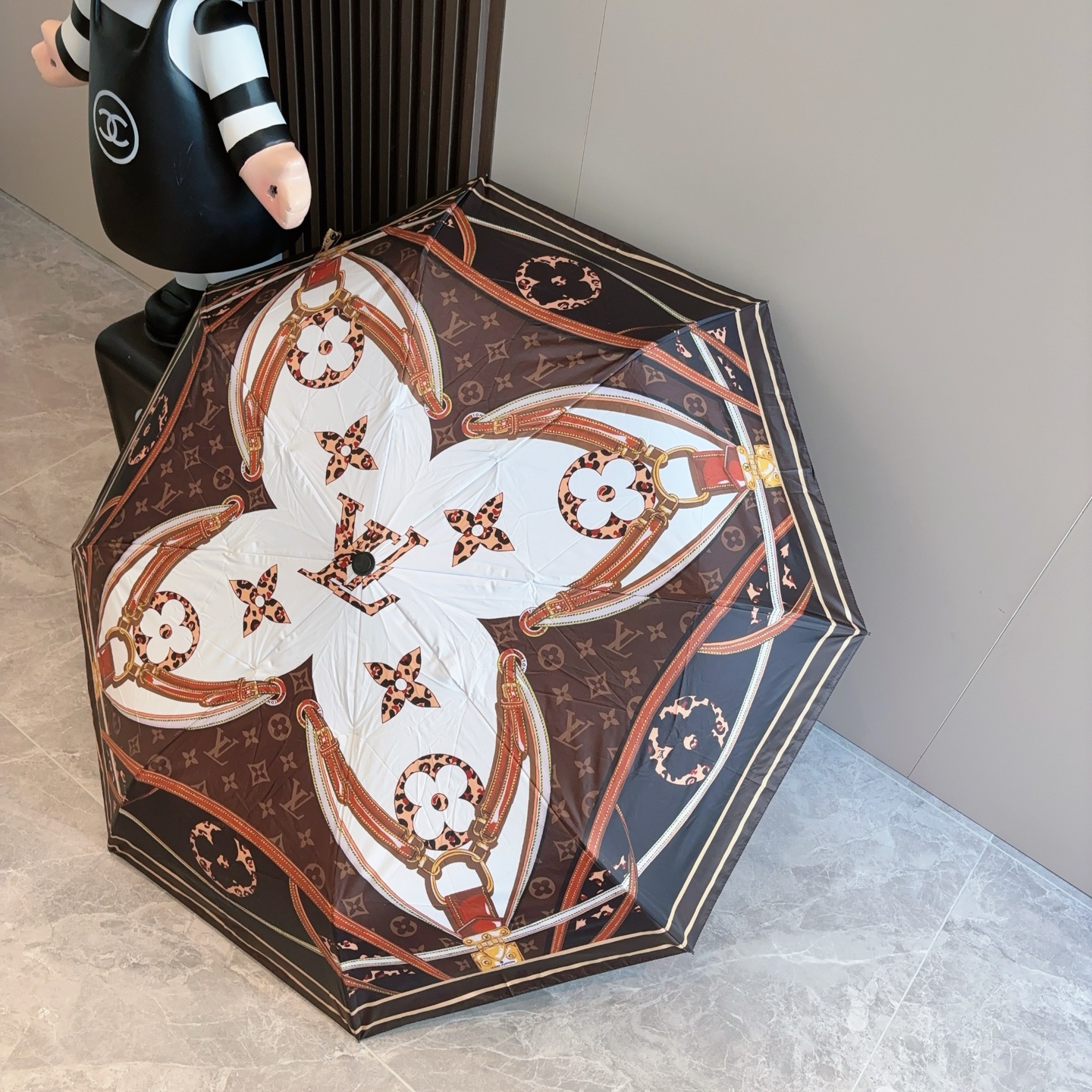  LOUIS VUITTON （路易威登）三折自动折叠晴雨伞 新涂层技术深色伞面 拥有令人惊喜的遮光效果