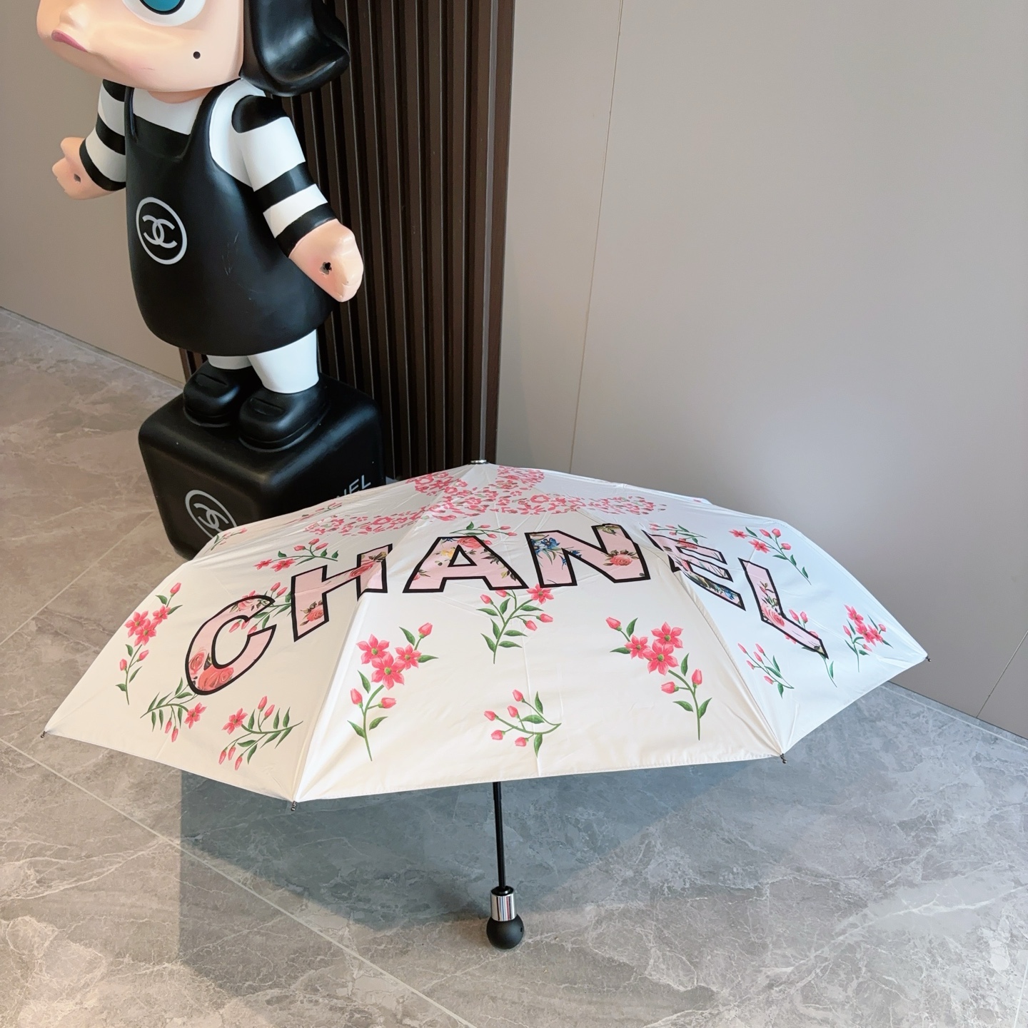 CHANEL（香奈儿）三折手开折叠晴雨伞 做工精细 气质 时尚 炒鸡好看！防紫外线 人手必备 ！