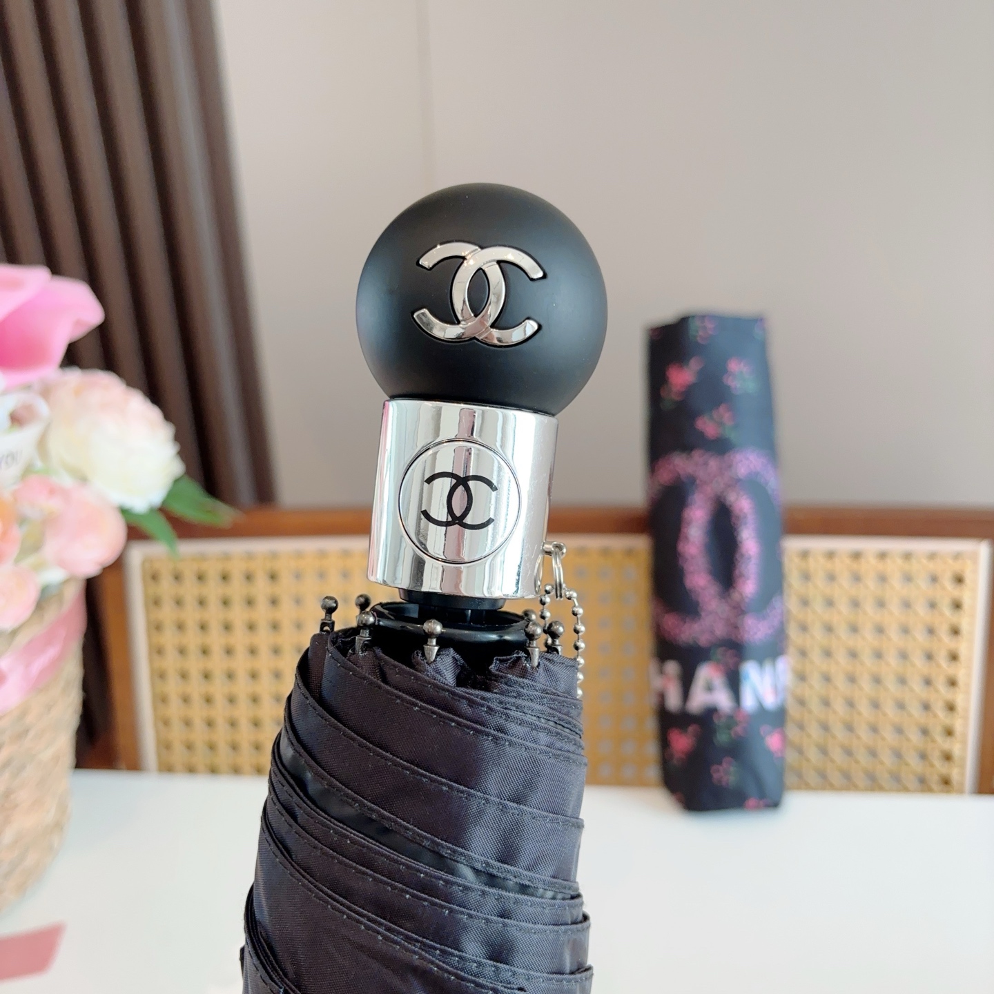 CHANEL（香奈儿）三折手开折叠晴雨伞 做工精细 气质 时尚 炒鸡好看！防紫外线 人手必备 ！