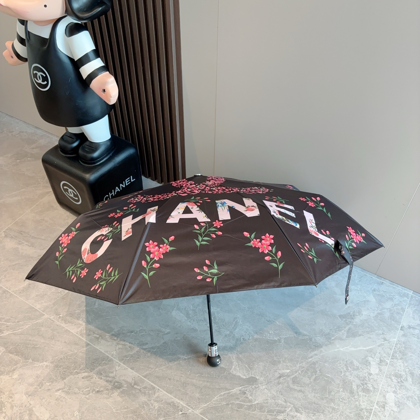 CHANEL（香奈儿）三折手开折叠晴雨伞 做工精细 气质 时尚 炒鸡好看！防紫外线 人手必备 ！