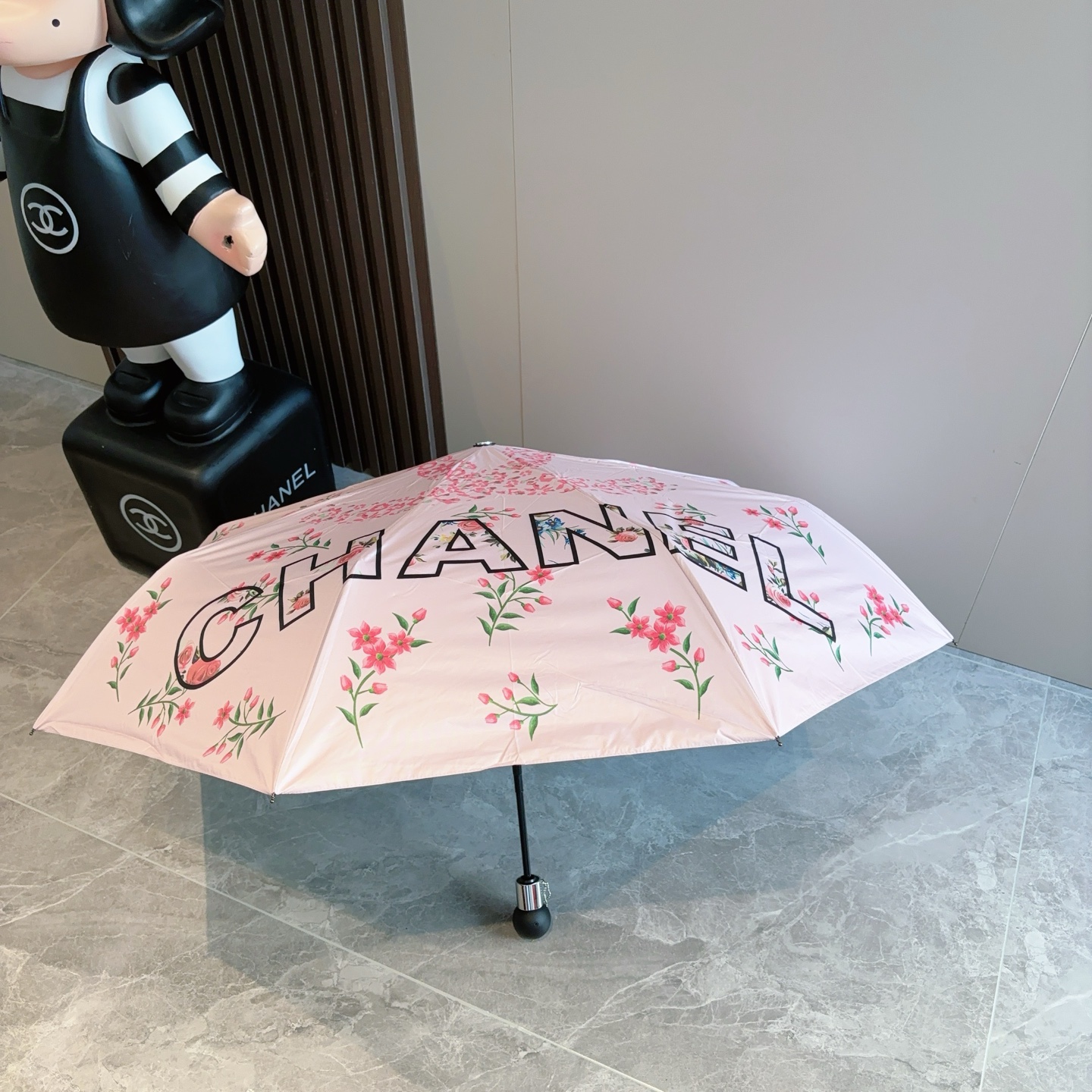 CHANEL（香奈儿） 三折手开折叠晴雨伞 做工精细 气质 时尚 炒鸡好看！防紫外线 人手必备 ！