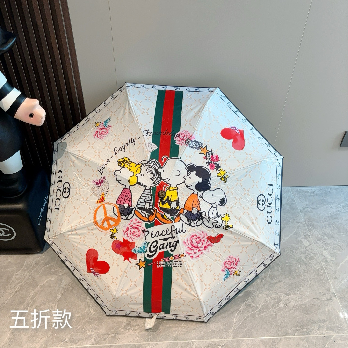  GUCCI古奇 新款 五折伞 热卖款 时尚指数爆表 不论晴天雨天使用都相得益彰 拥有它感受风从身体经过