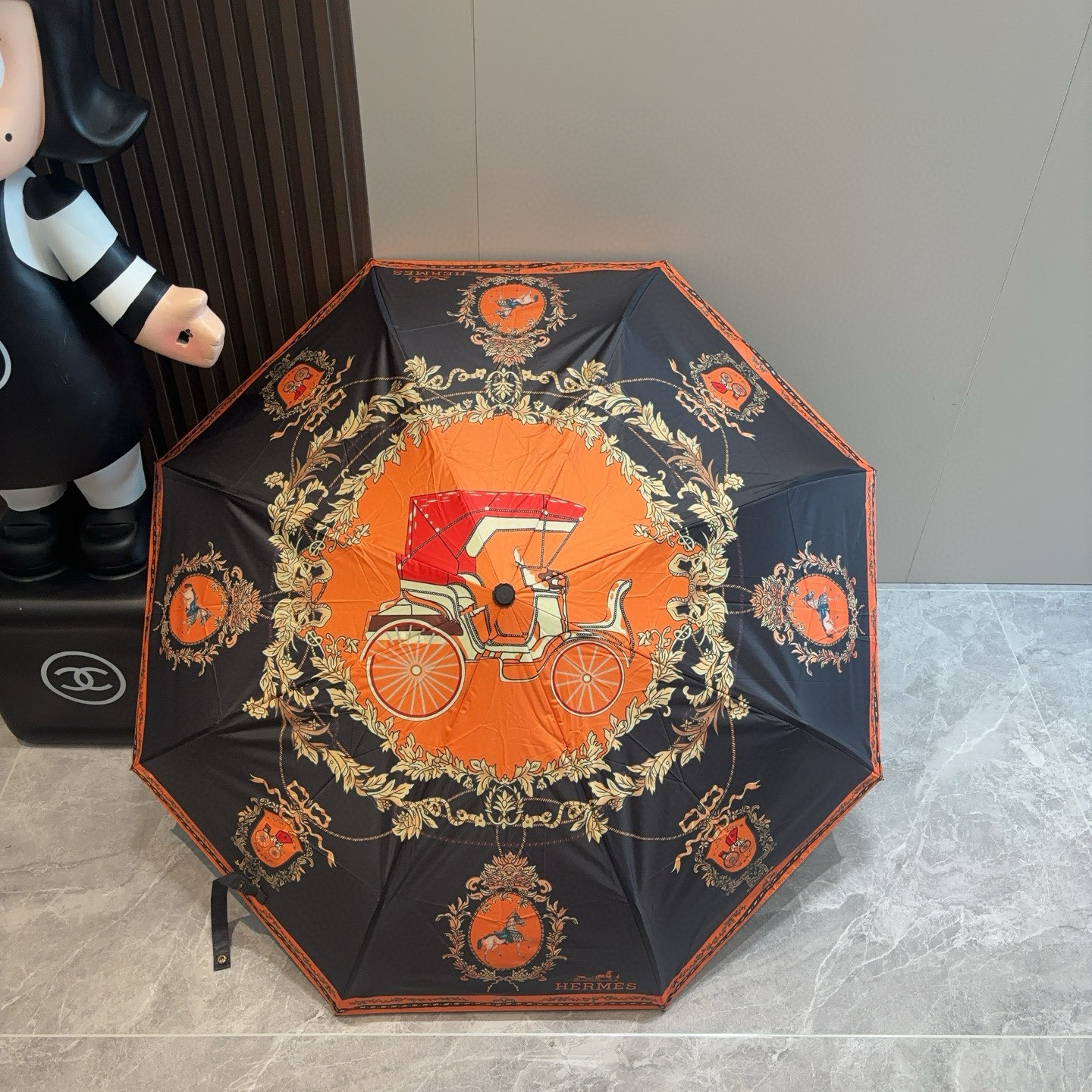 爱马仕（Hermès）   新款 极品H家三折自动伞重磅呈现 以其精湛的工艺技术和源源不断的想像力 新涂