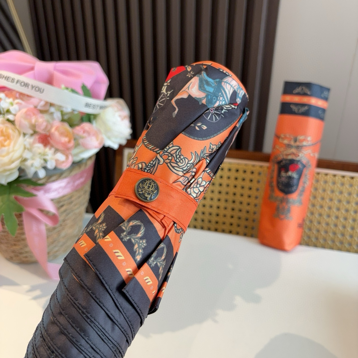 爱马仕（Hermès）   新款 极品H家三折自动伞重磅呈现 以其精湛的工艺技术和源源不断的想像力 新涂