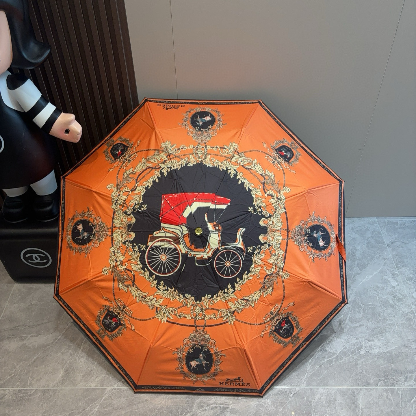 爱马仕（Hermès）   新款 极品H家三折自动伞重磅呈现 以其精湛的工艺技术和源源不断的想像力 新涂