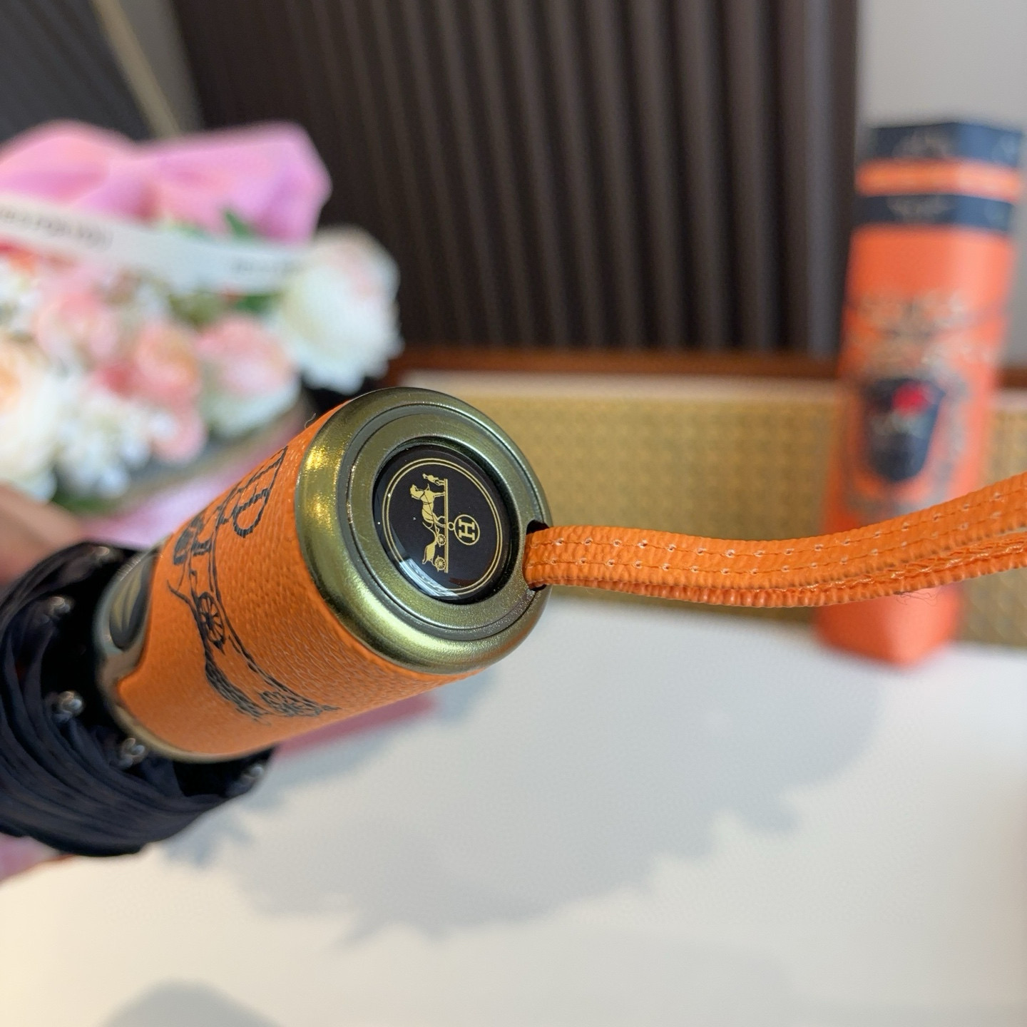 爱马仕（Hermès）   新款 极品H家三折自动伞重磅呈现 以其精湛的工艺技术和源源不断的想像力 新涂