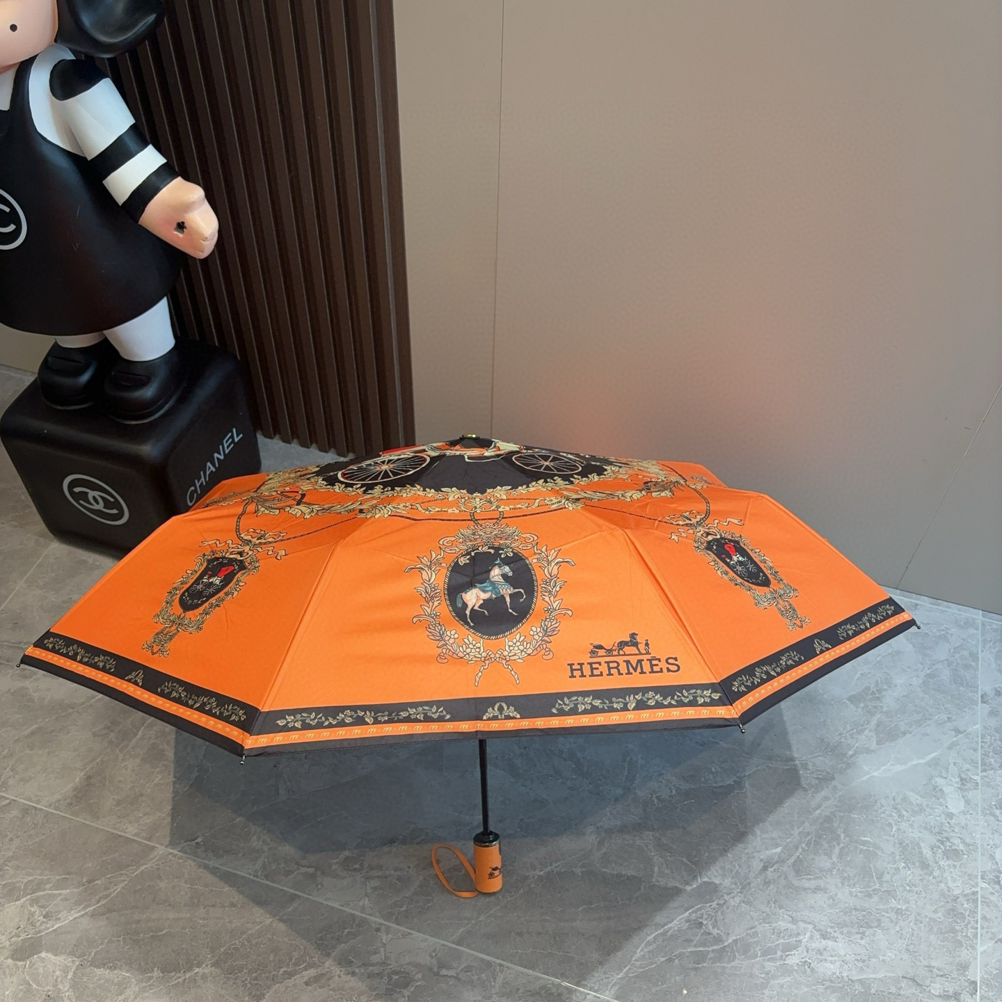 爱马仕（Hermès）   新款 极品H家三折自动伞重磅呈现 以其精湛的工艺技术和源源不断的想像力 新涂
