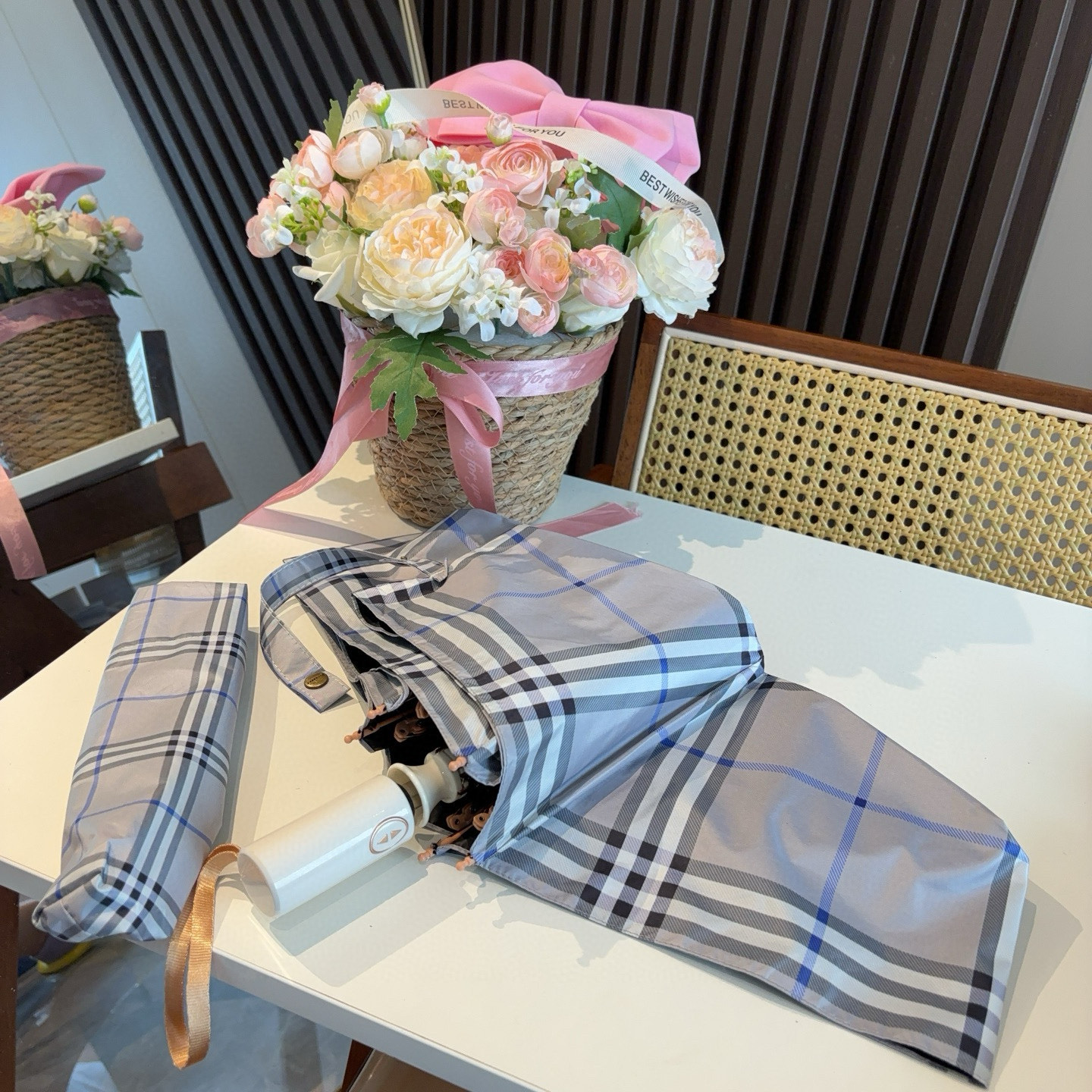  BURBERRY（巴宝莉） 三折自动折叠晴雨伞 年度巅峰之作 经典 高雅 时髦 这就是被称为英国BUR