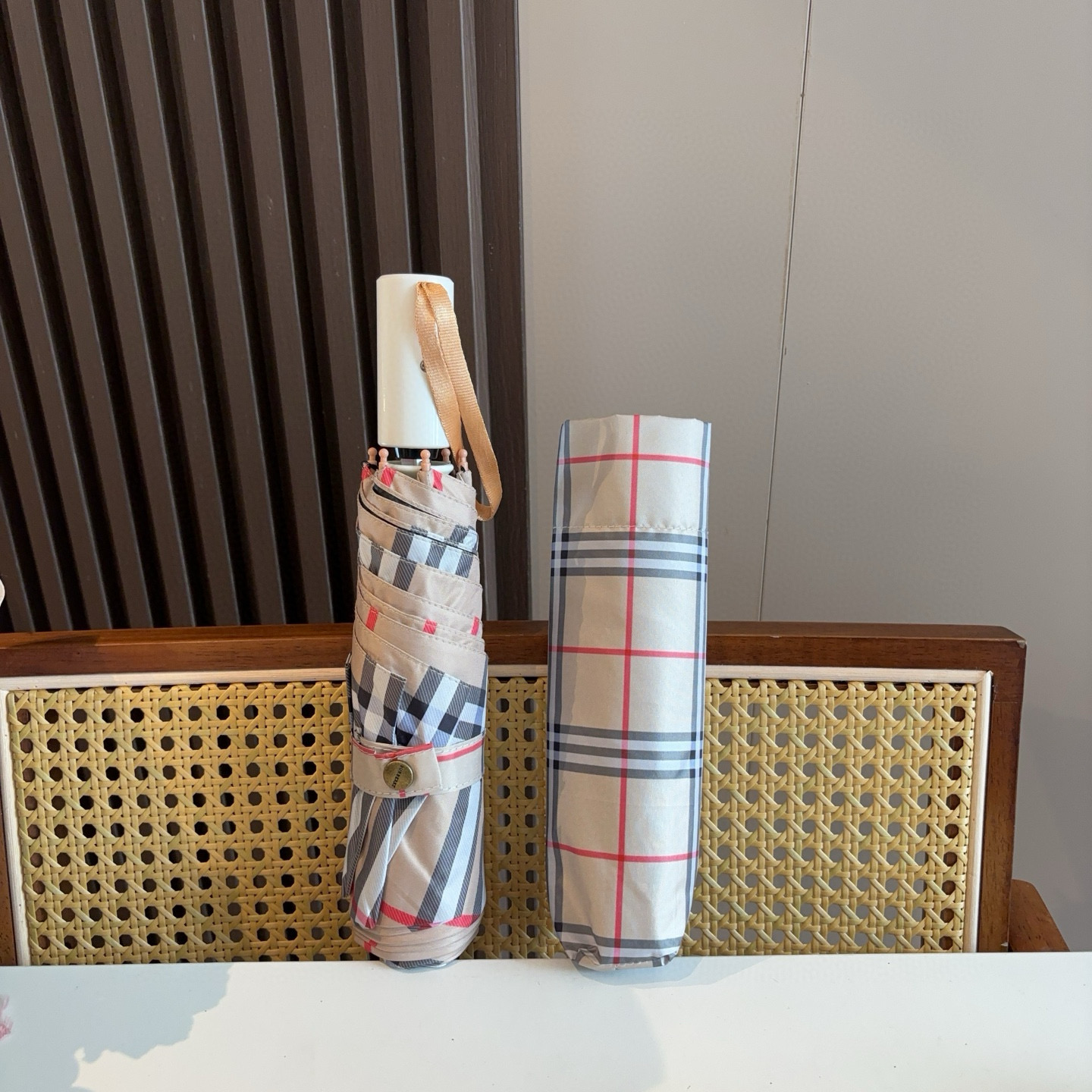  BURBERRY（巴宝莉） 三折自动折叠晴雨伞 年度巅峰之作 经典 高雅 时髦 这就是被称为英国BUR