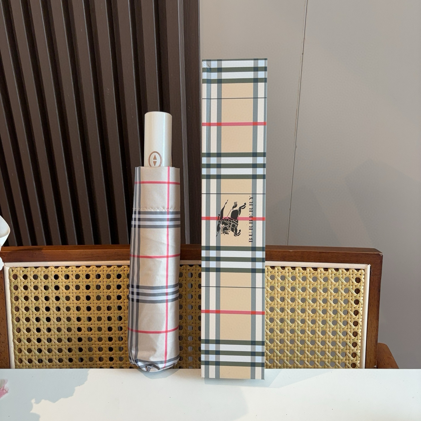  BURBERRY（巴宝莉） 三折自动折叠晴雨伞 年度巅峰之作 经典 高雅 时髦 这就是被称为英国BUR