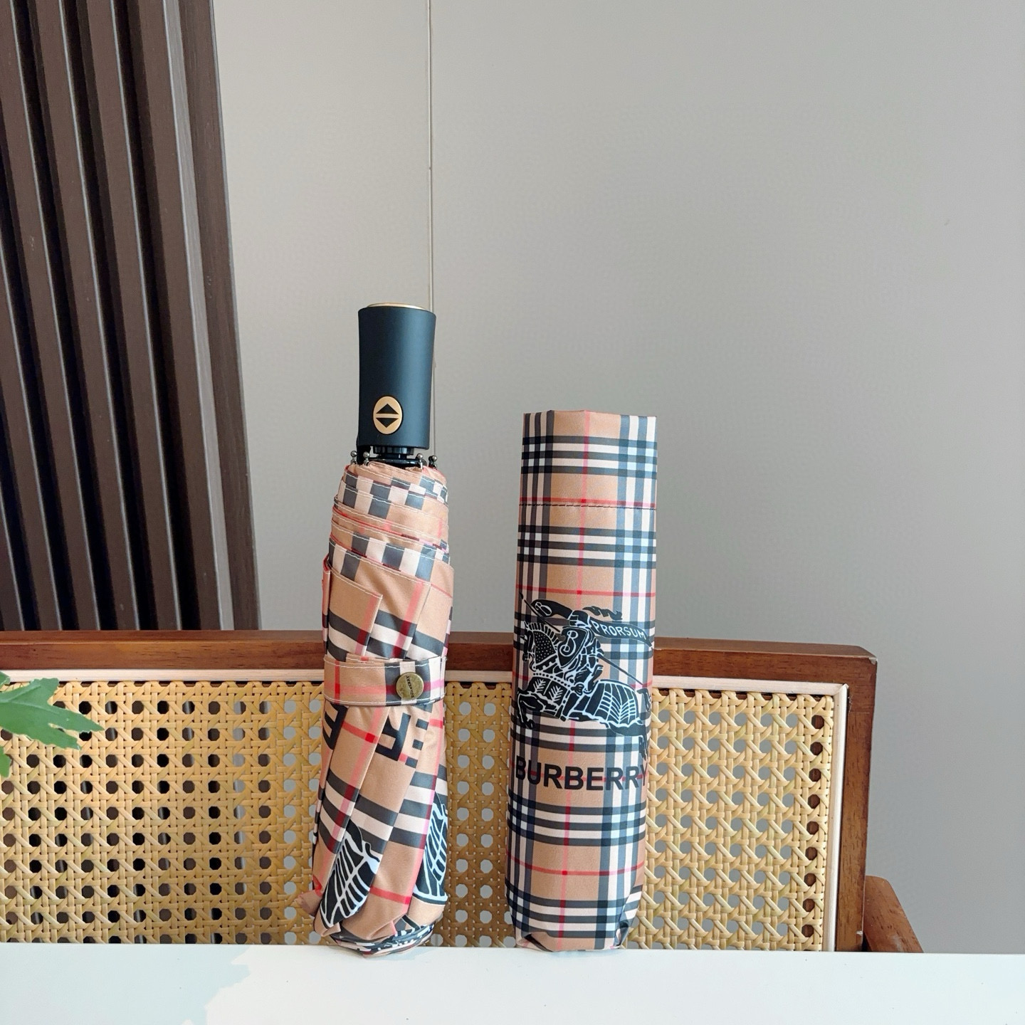  BURBERRY（巴宝莉） 三折自动折叠晴雨伞 年度巅峰之作 经典 高雅 时髦 这就是被称为英国BUR