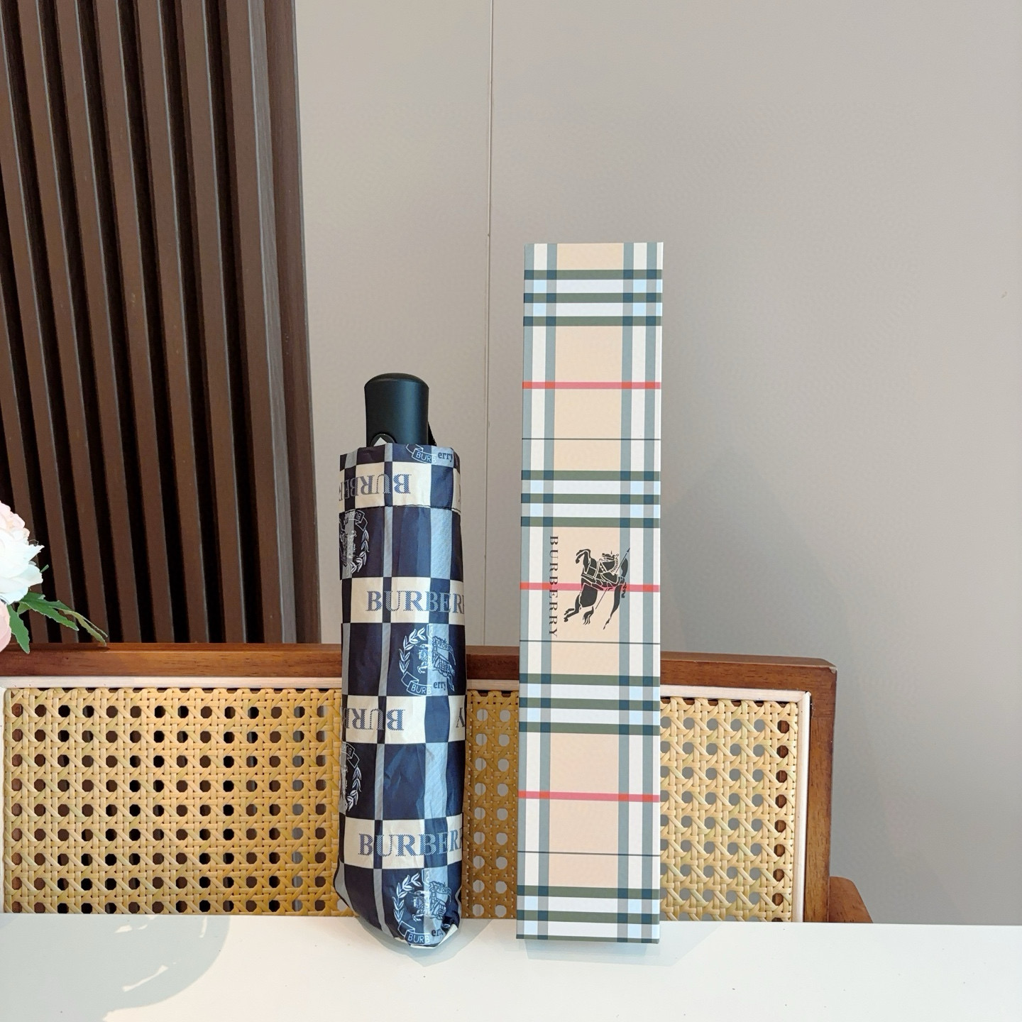  BURBERRY（巴宝莉） 三折自动折叠晴雨伞 年度巅峰之作 经典 高雅 时髦 这就是被称为英国BUR