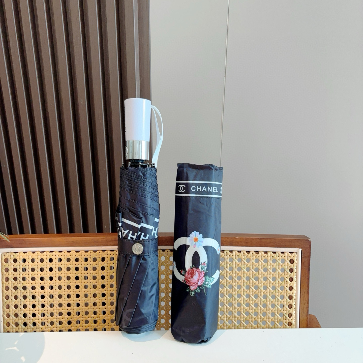  CHANEL香奈儿 三折自动折叠晴雨伞  时尚原单代工品质 细节精致 看得见的品质 打破一成不变 色泽