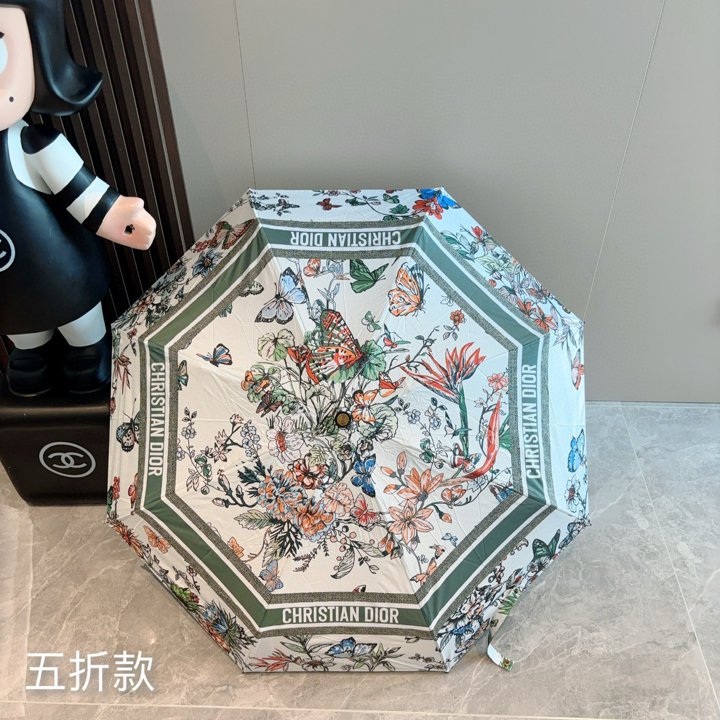  DIOR （迪奥） 五折手开折叠伞 超轻口袋 仅18cm  热卖款 时尚指数爆表 无论晴天雨天使用都相