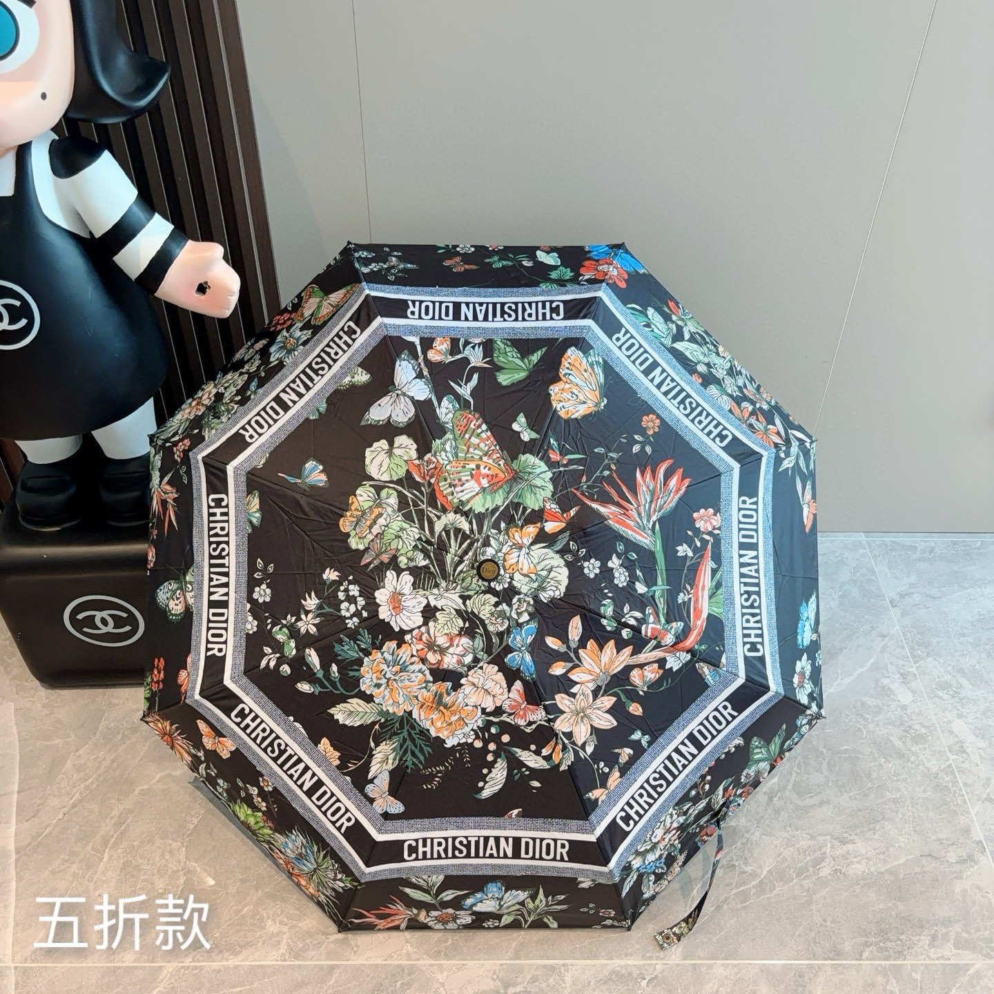  DIOR （迪奥） 五折手开折叠伞 超轻口袋 仅18cm  热卖款 时尚指数爆表 无论晴天雨天使用都相