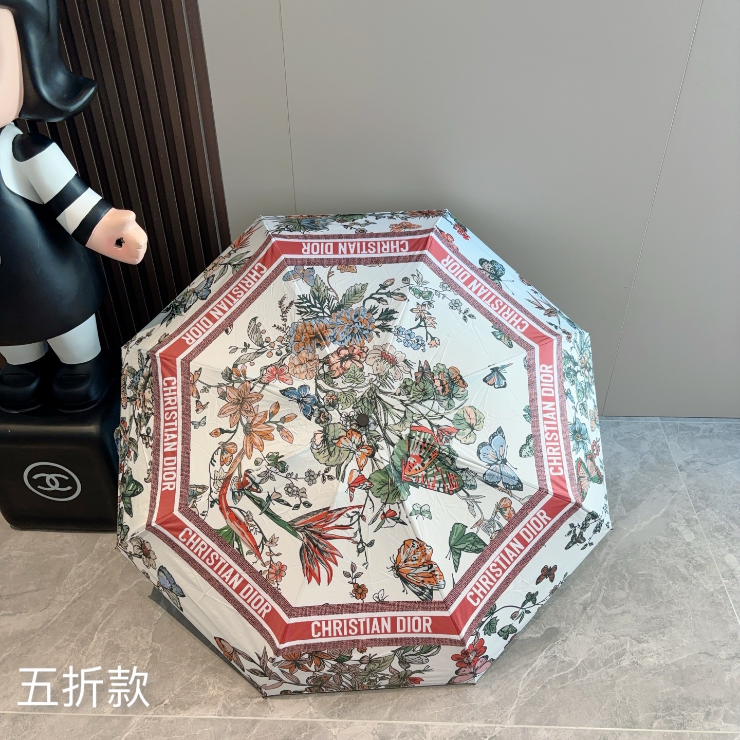  DIOR （迪奥） 五折手开折叠伞 超轻口袋 仅18cm  热卖款 时尚指数爆表 无论晴天雨天使用都相