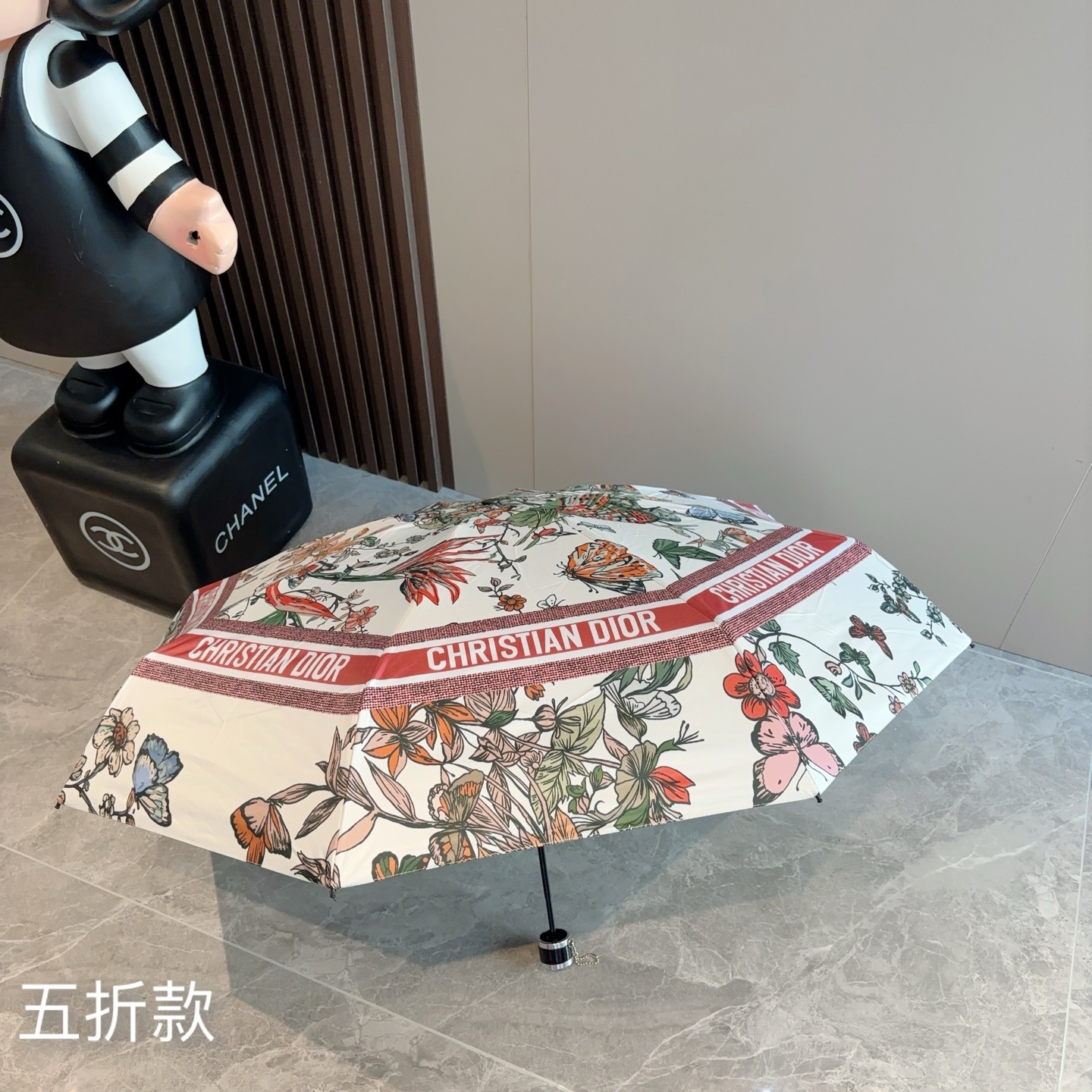  DIOR （迪奥） 五折手开折叠伞 超轻口袋 仅18cm  热卖款 时尚指数爆表 无论晴天雨天使用都相