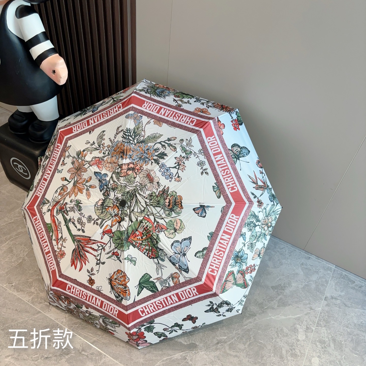  DIOR （迪奥） 五折手开折叠伞 超轻口袋 仅18cm  热卖款 时尚指数爆表 无论晴天雨天使用都相