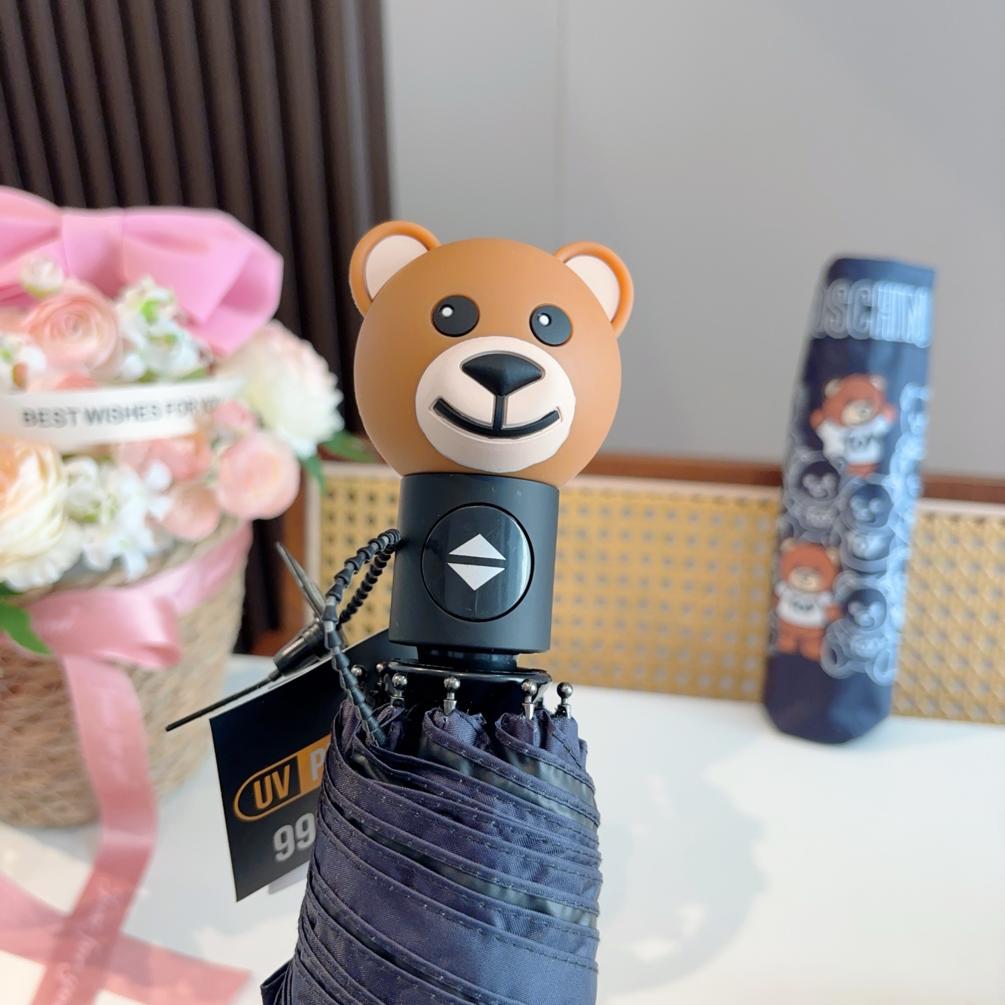  Moschino（莫斯奇诺）熊头柄 三折自动伞设计师Franco Moschino以自己的名字命名的一