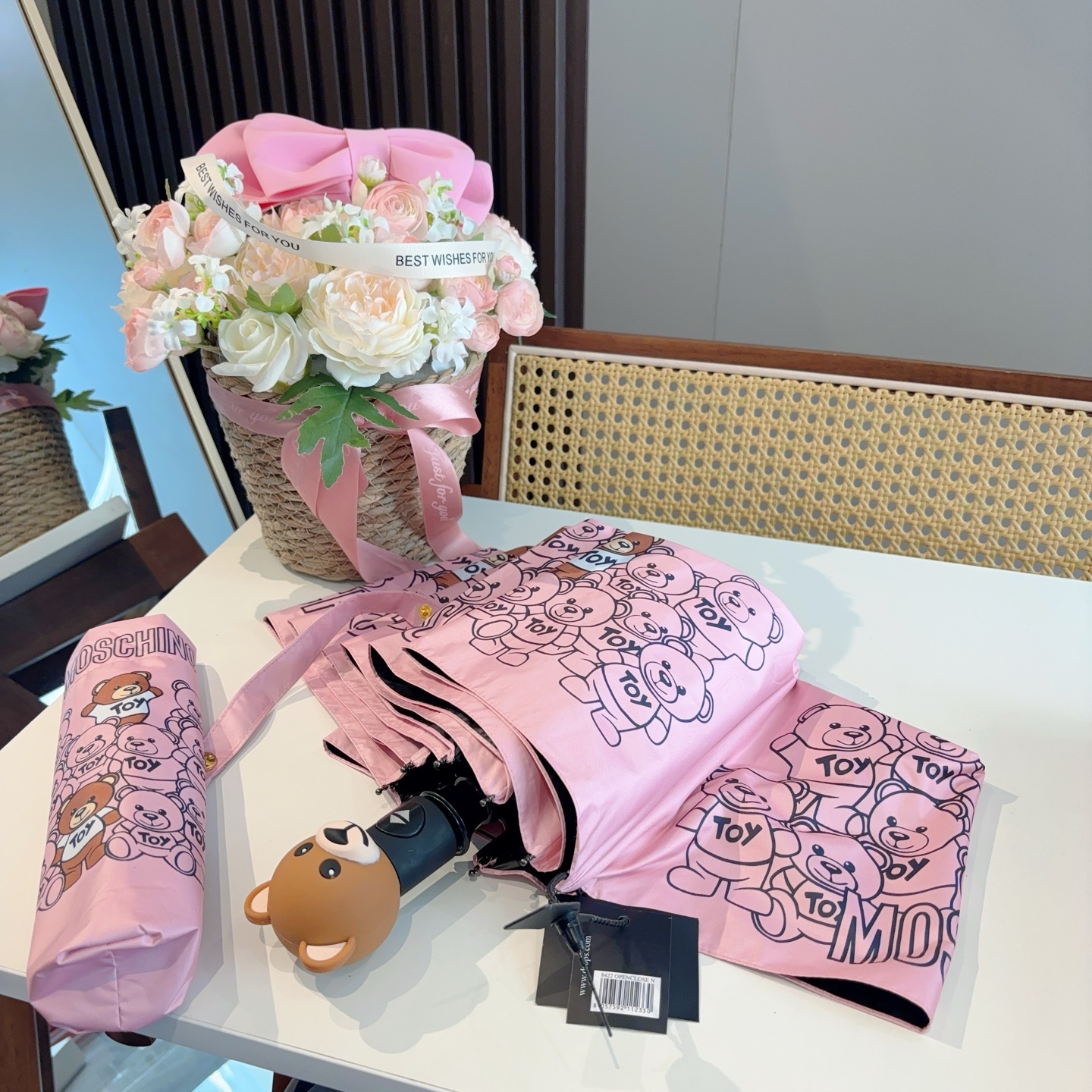  Moschino（莫斯奇诺）熊头柄 三折自动伞设计师Franco Moschino以自己的名字命名的一