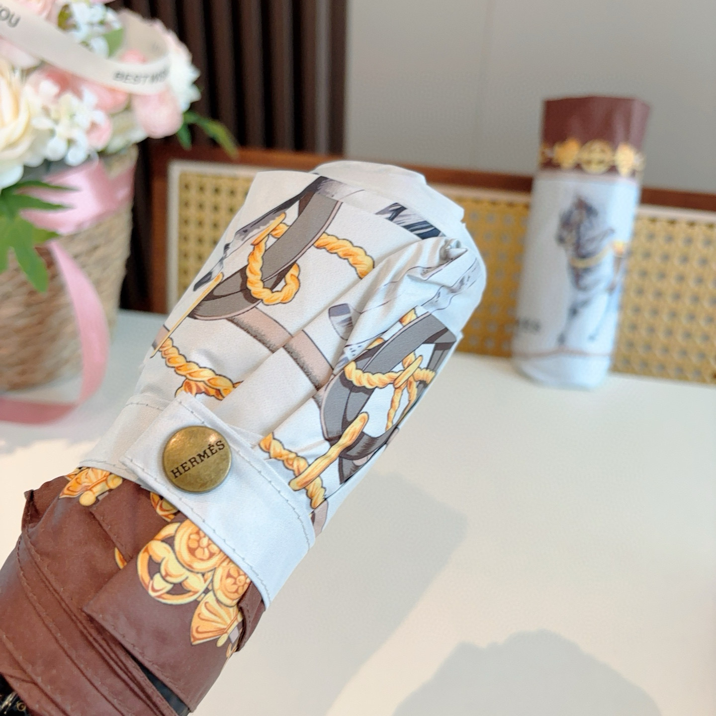 HERMÈS (爱马仕)新款 五折伞 热卖款 时尚指数爆表 不论晴天雨天使用都相得益彰 拥有它感受风从身