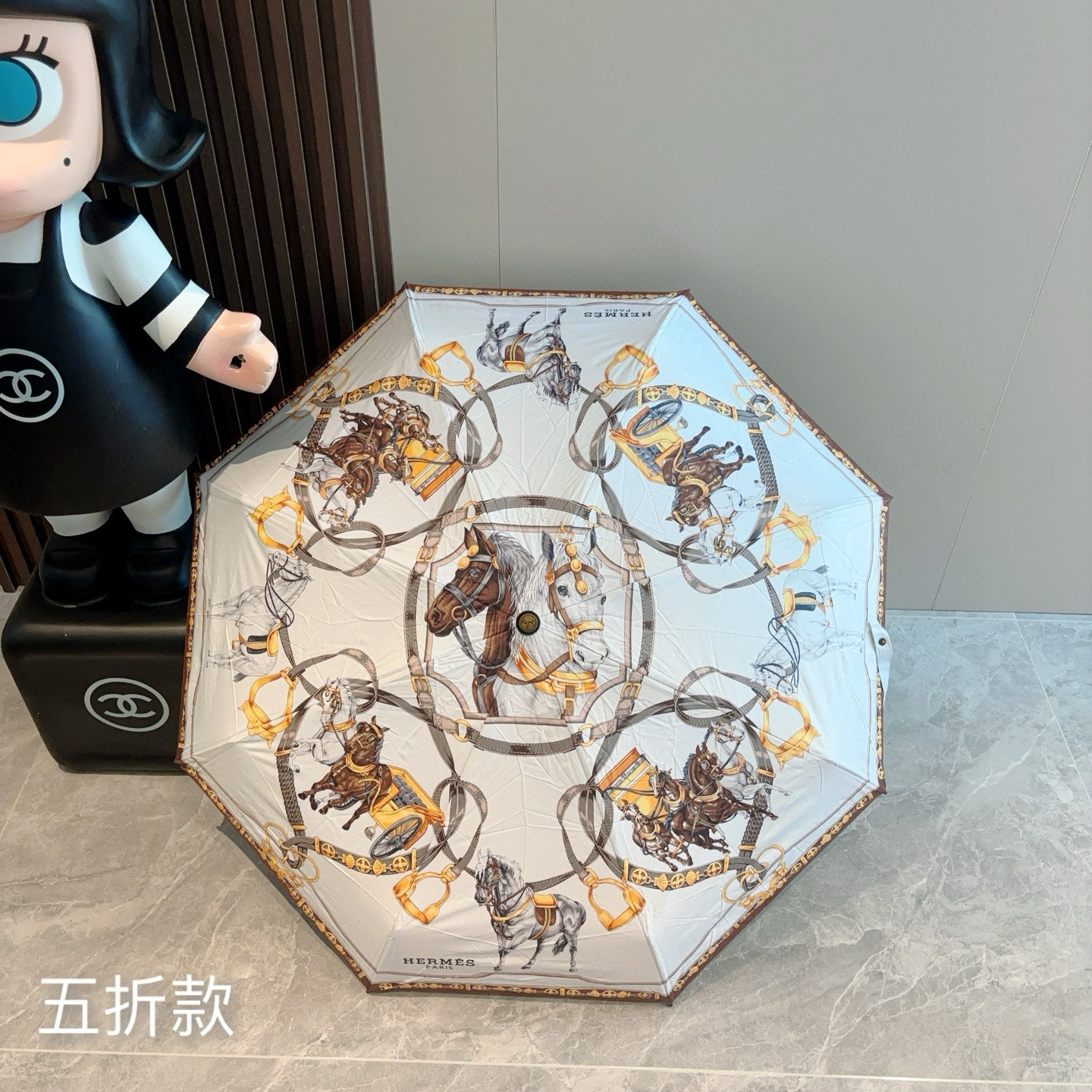 HERMÈS (爱马仕)新款 五折伞 热卖款 时尚指数爆表 不论晴天雨天使用都相得益彰 拥有它感受风从身
